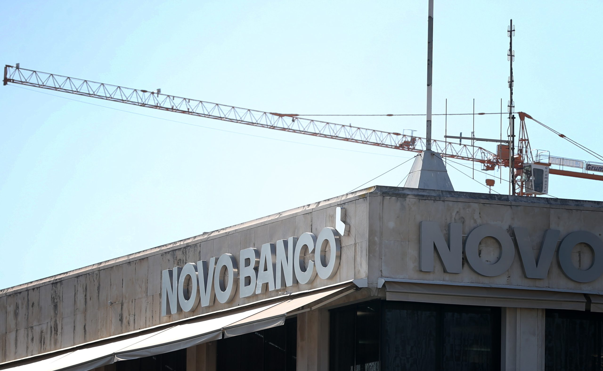 Novo Banco: PCP chama João Leão, Mário Centeno e Maria Luís Albuquerque ao parlamento