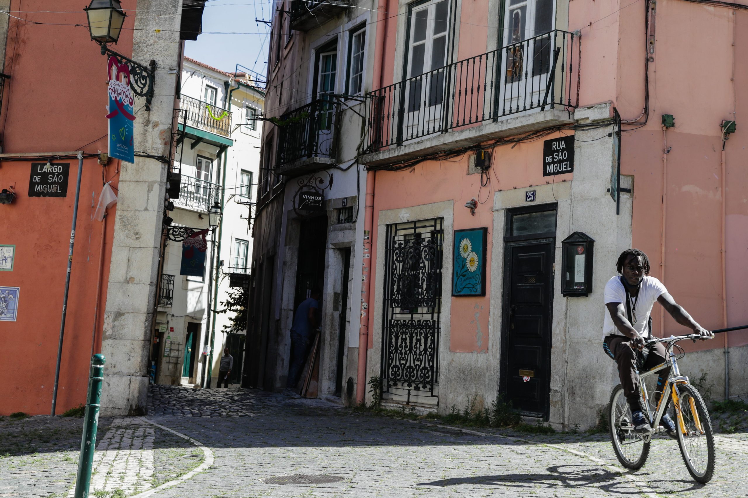 O fado de Alfama, entre a solidão e a entreajuda