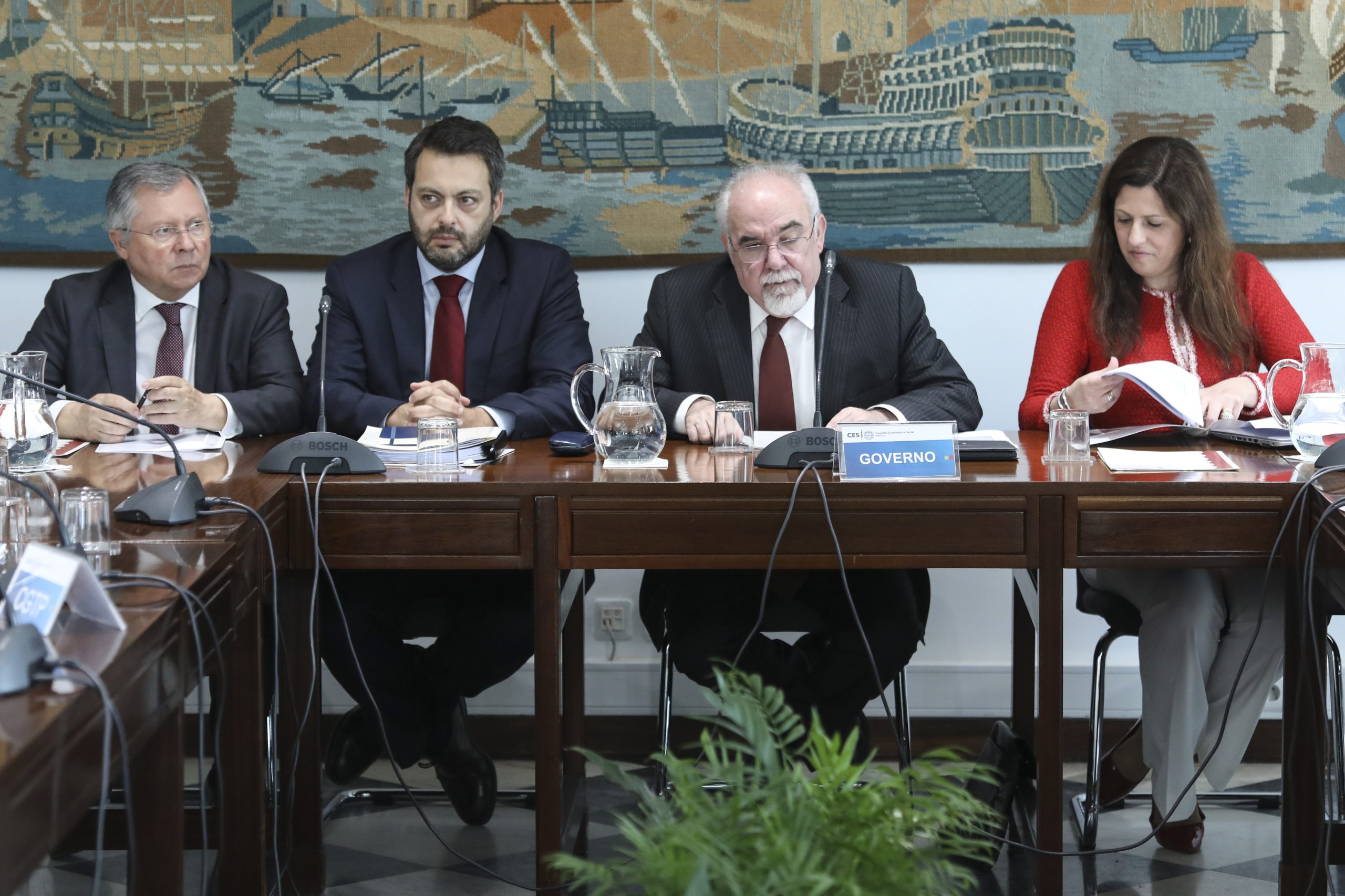 Governo e parceiros sociais reúnem-se sexta-feira para discutir política orçamental