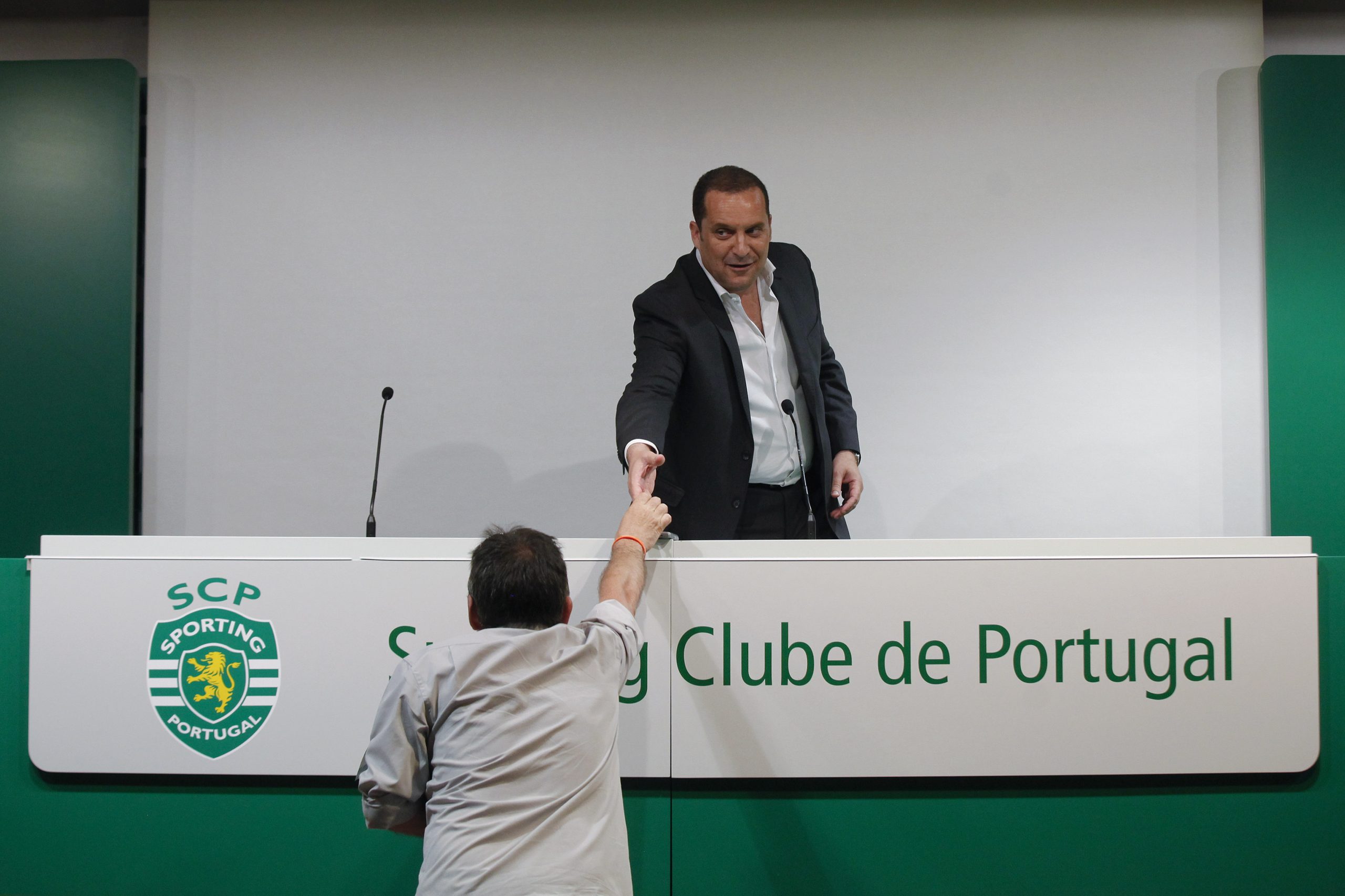 Paulo Pereira Cristóvão diz que a expulsão de sócio é ilegal e recorre aos tribunais