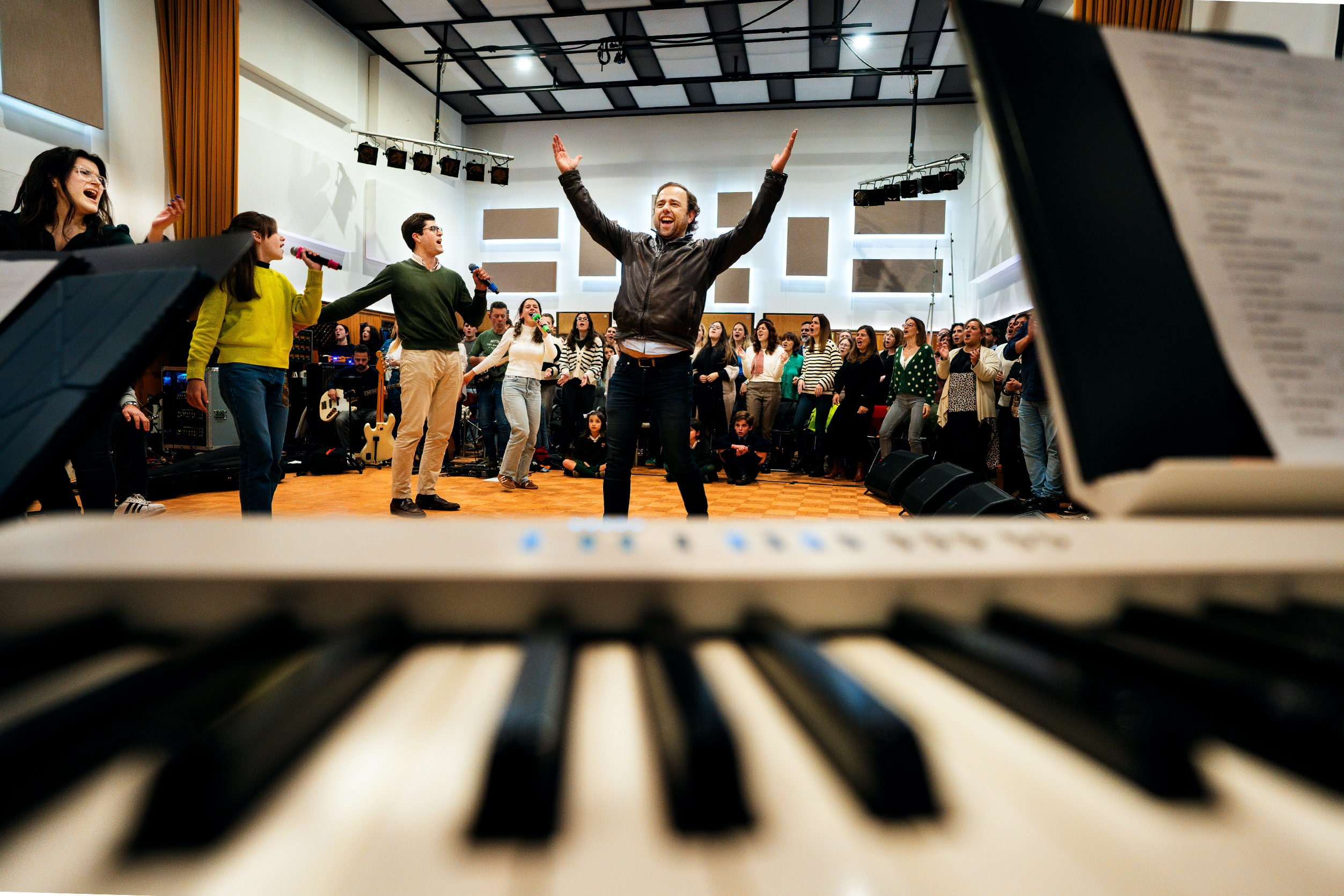 Vocal Emotion. Como Manuel Rebelo juntou políticos, gestores e professores a cantar num tributo a Coldplay