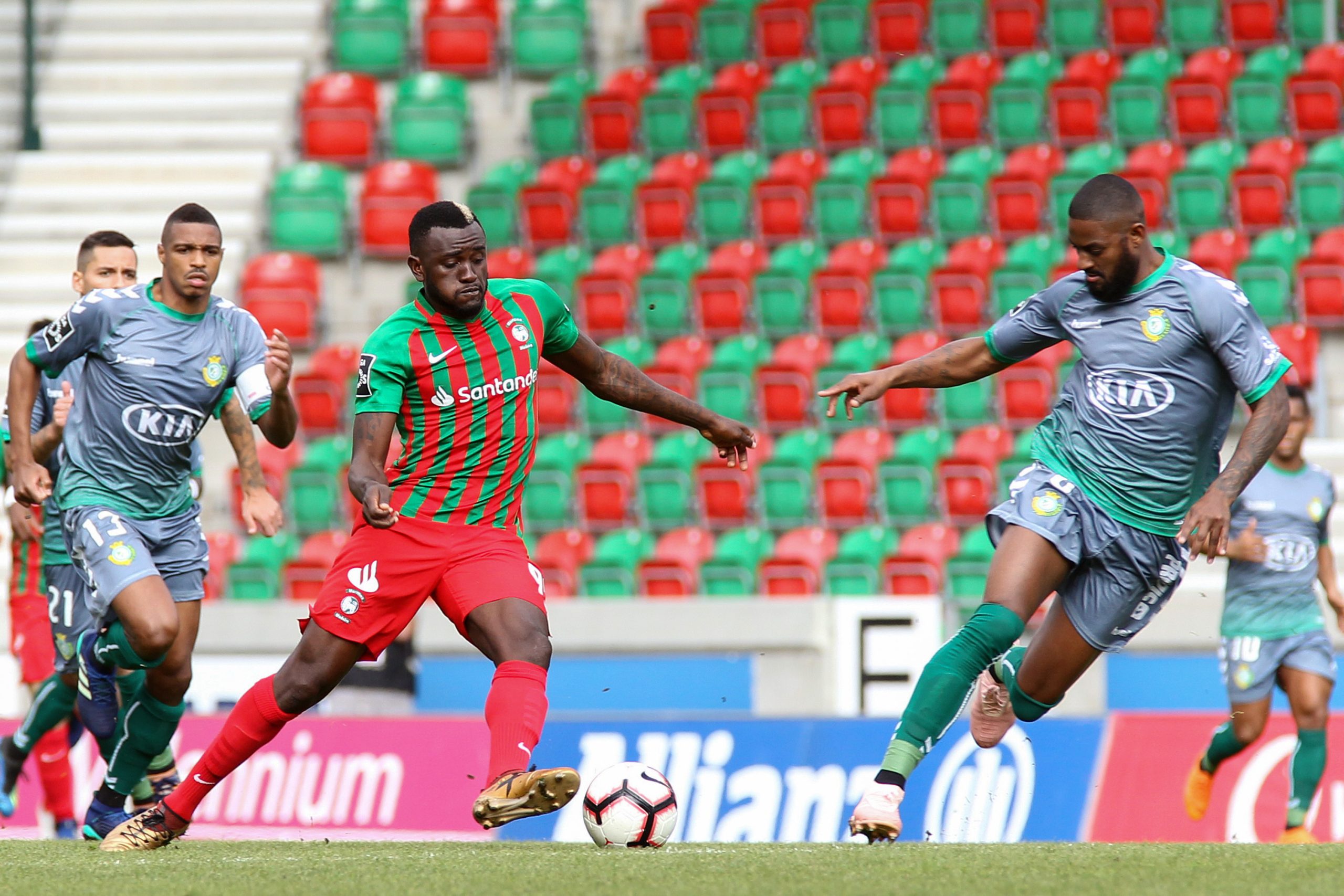 Vitória de Setúbal vence em casa do Marítimo na estreia de Petit nos insulares