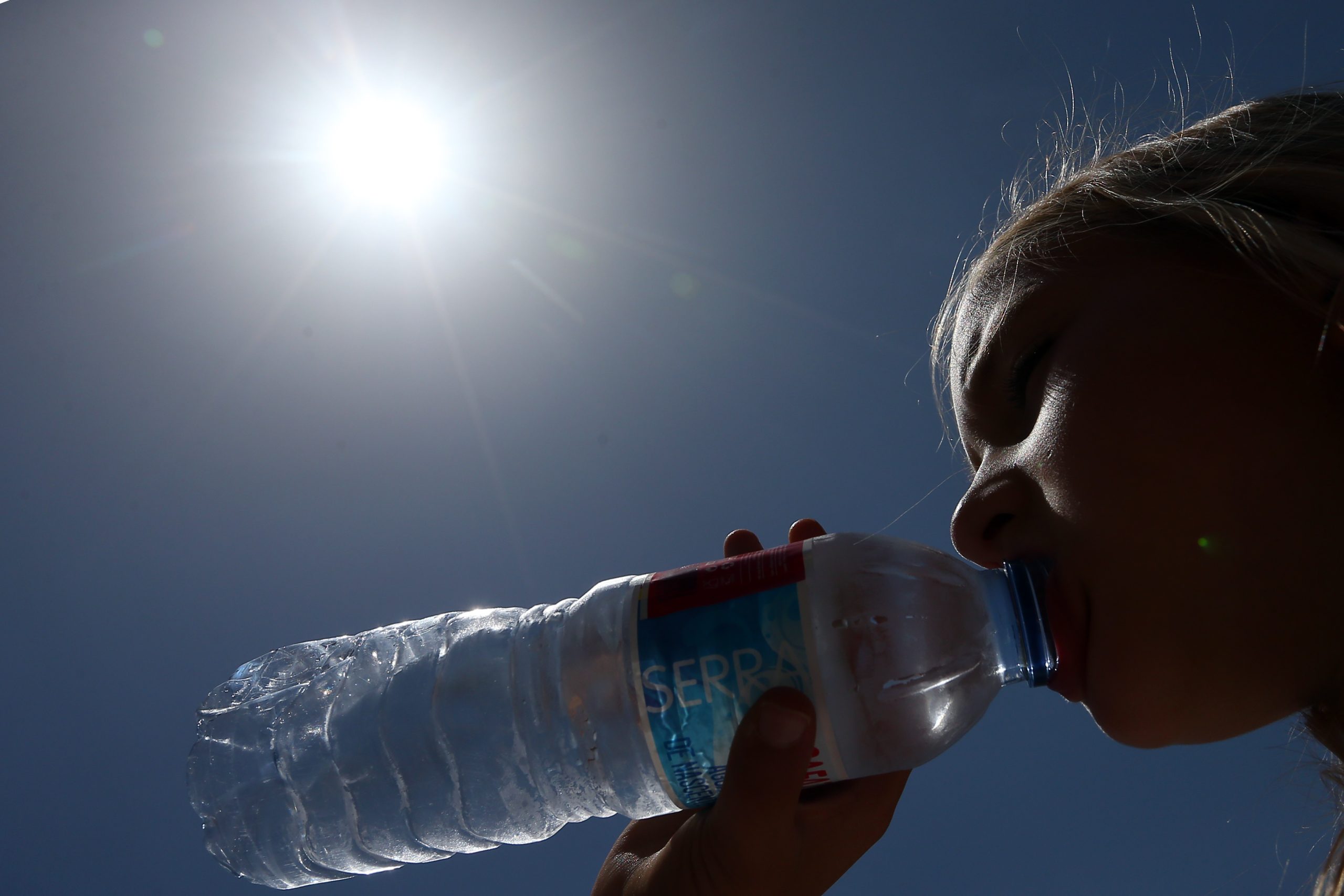 DGS alerta para altas temperaturas. Saiba as recomendações para “fugir” ao calor