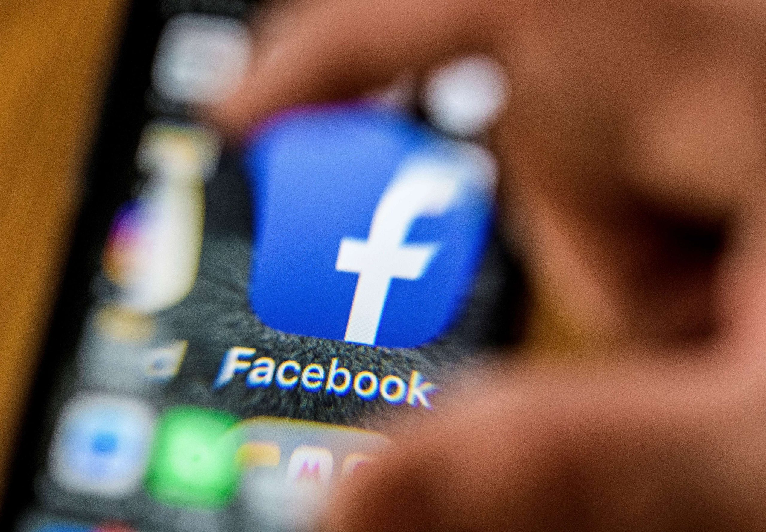 Líderes do futebol inglês pedem a Twitter e Facebook medidas contra racismo