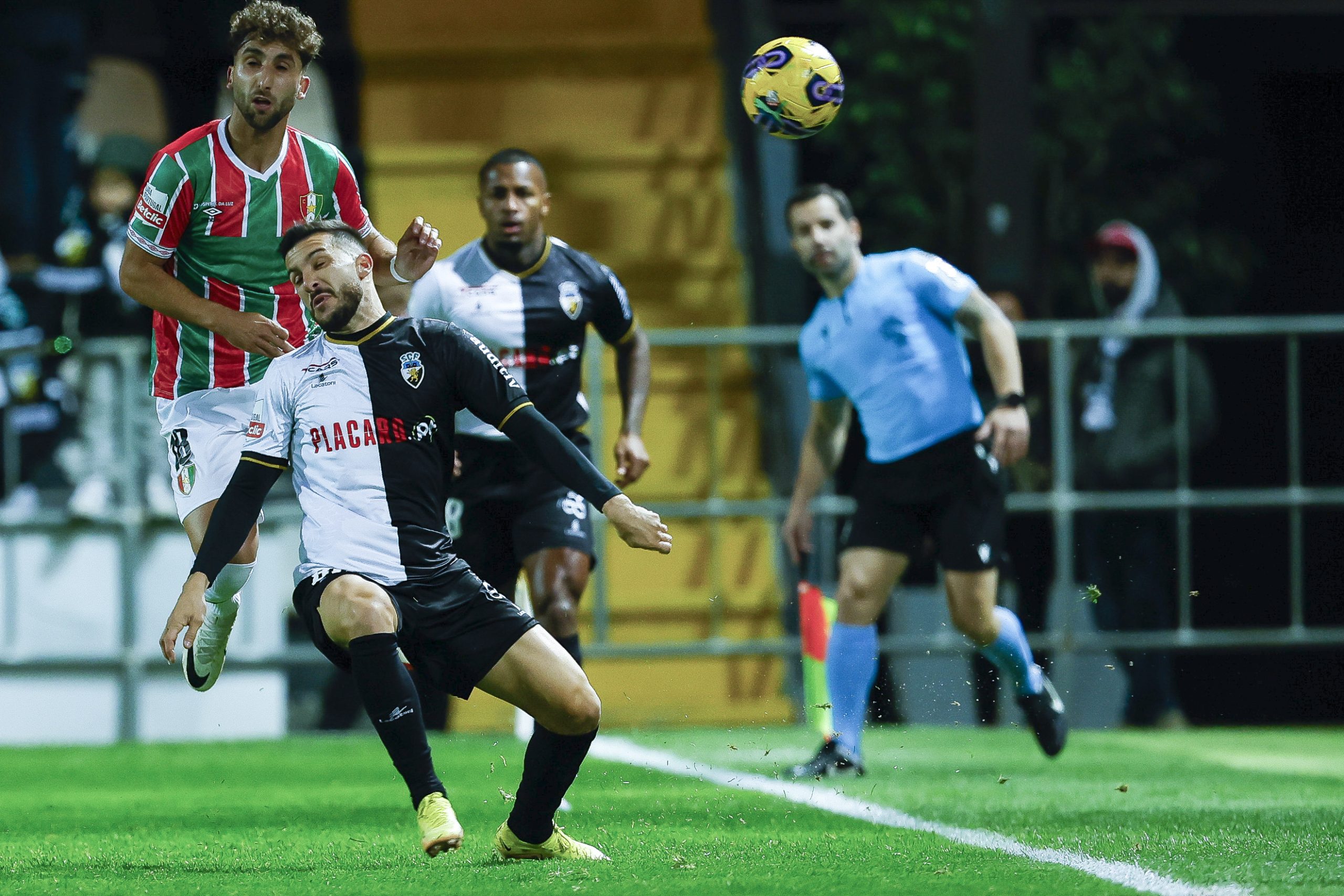 Farense e Estrela da Amadora empatam a zero no arranque da 14.ª jornada