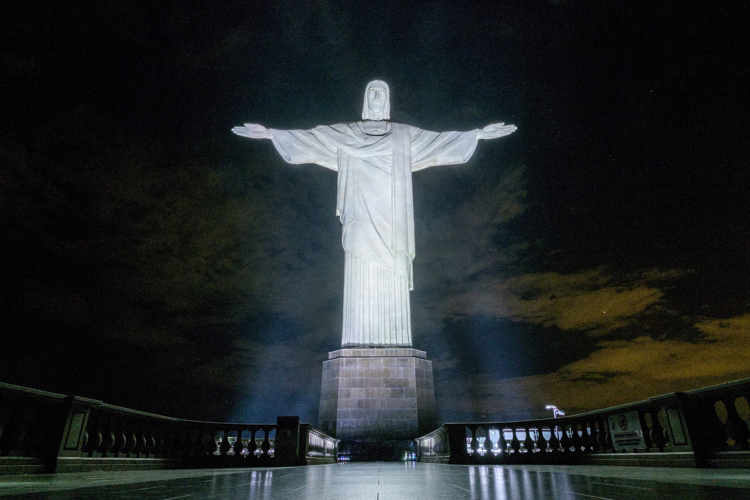 “Para se ganhar um título de nobreza em Portugal eram necessários 500 anos, no Brasil, 500 contos”. Ou como nasceu o Brasil de hoje