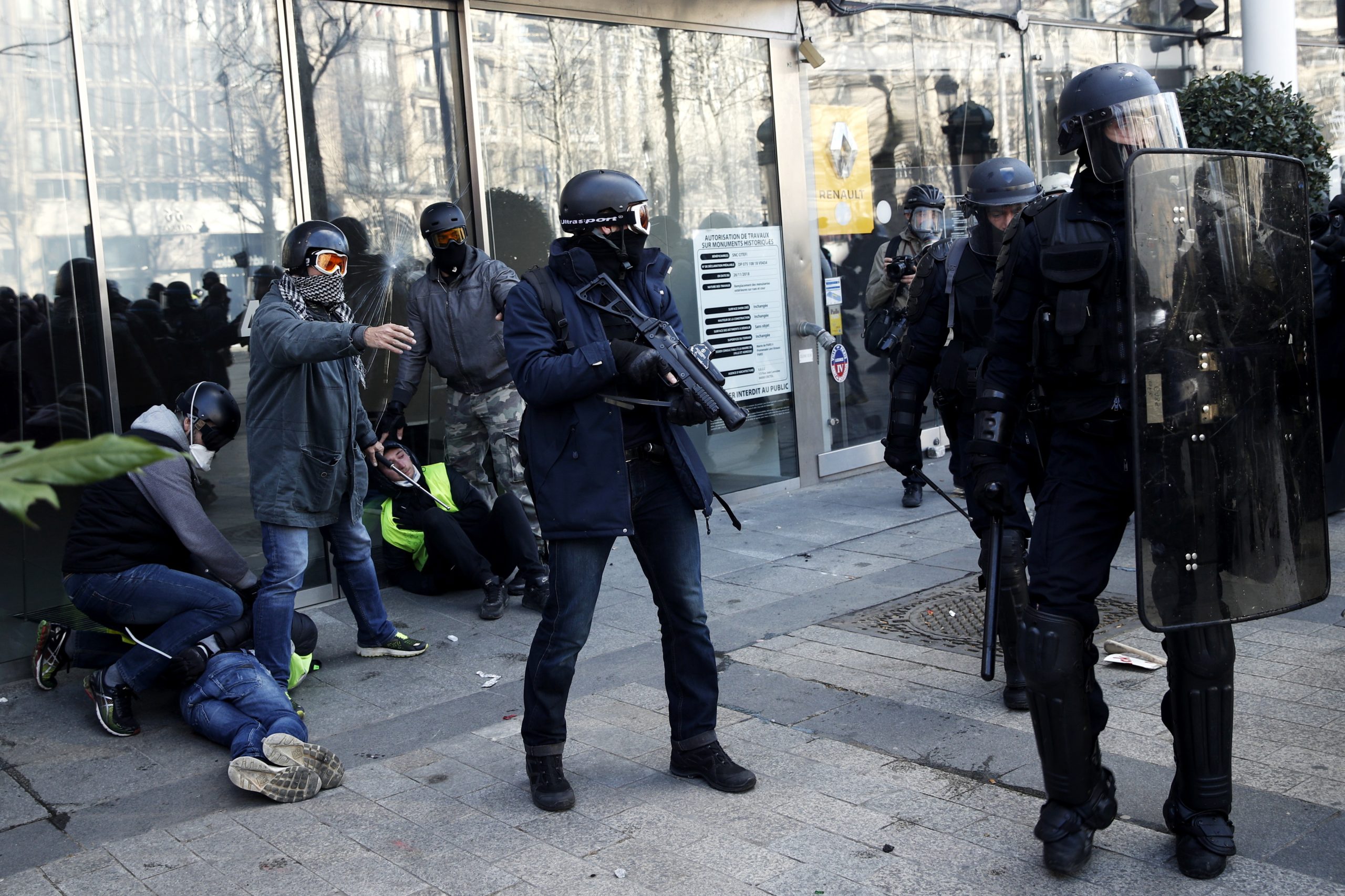 Paris: “Coletes amarelos” voltam a sair hoje à rua e polícia garante “tolerância zero”