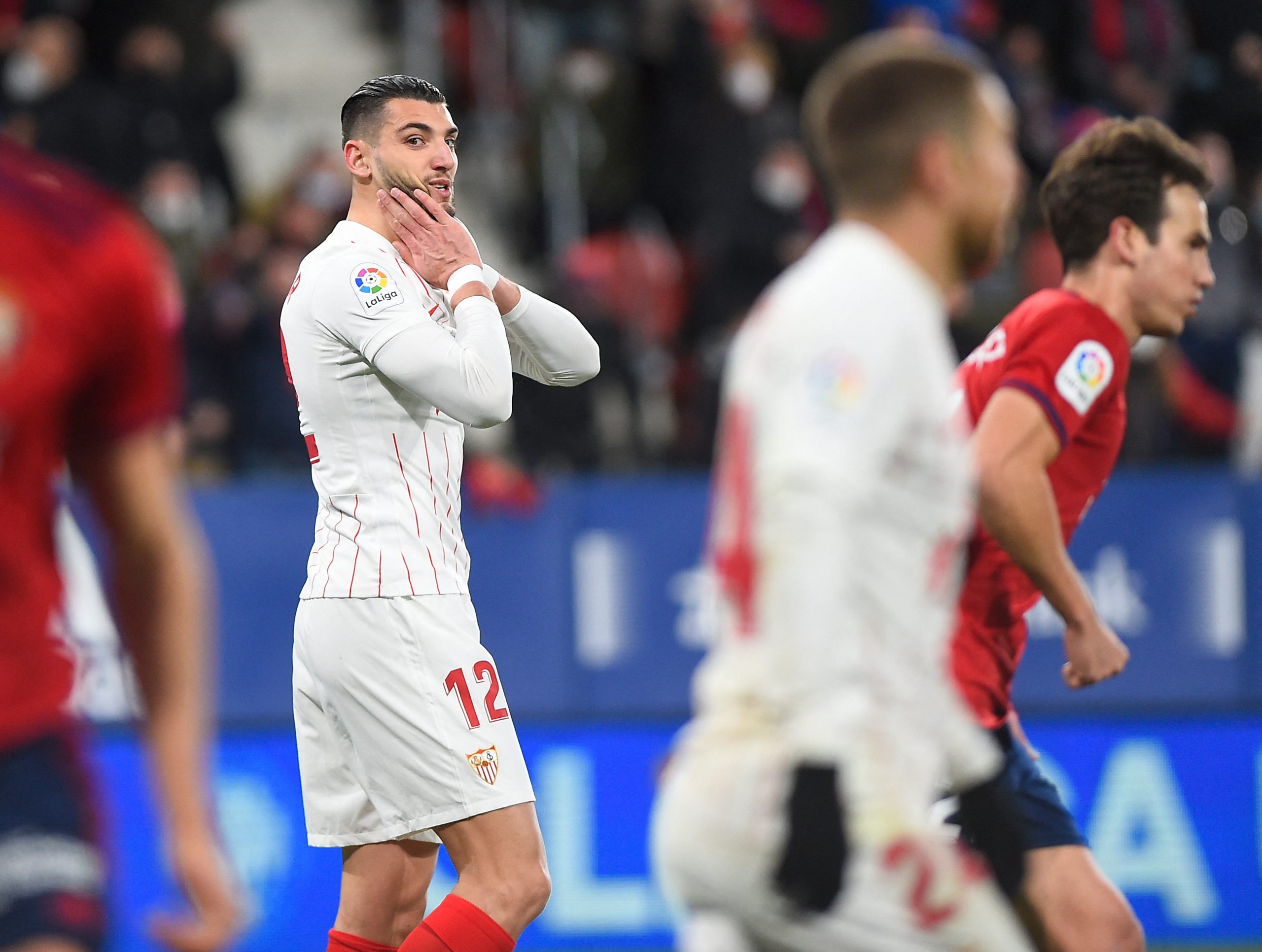 Sevilha multado pela UEFA devido a comportamento racista dos adeptos