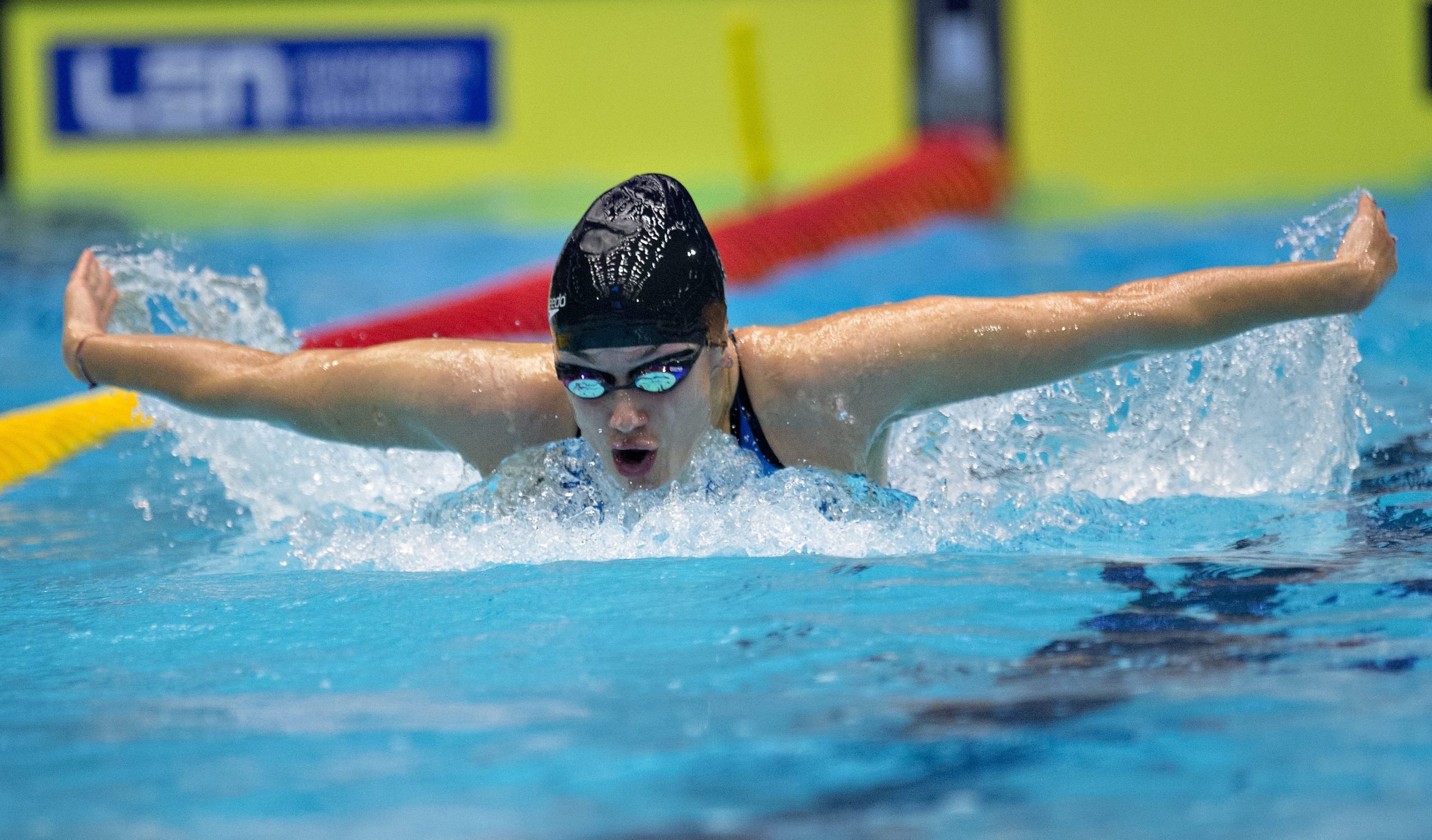 Ana Catarina Monteiro faz mínimos para Mundiais de piscina curta nos 200 mariposa