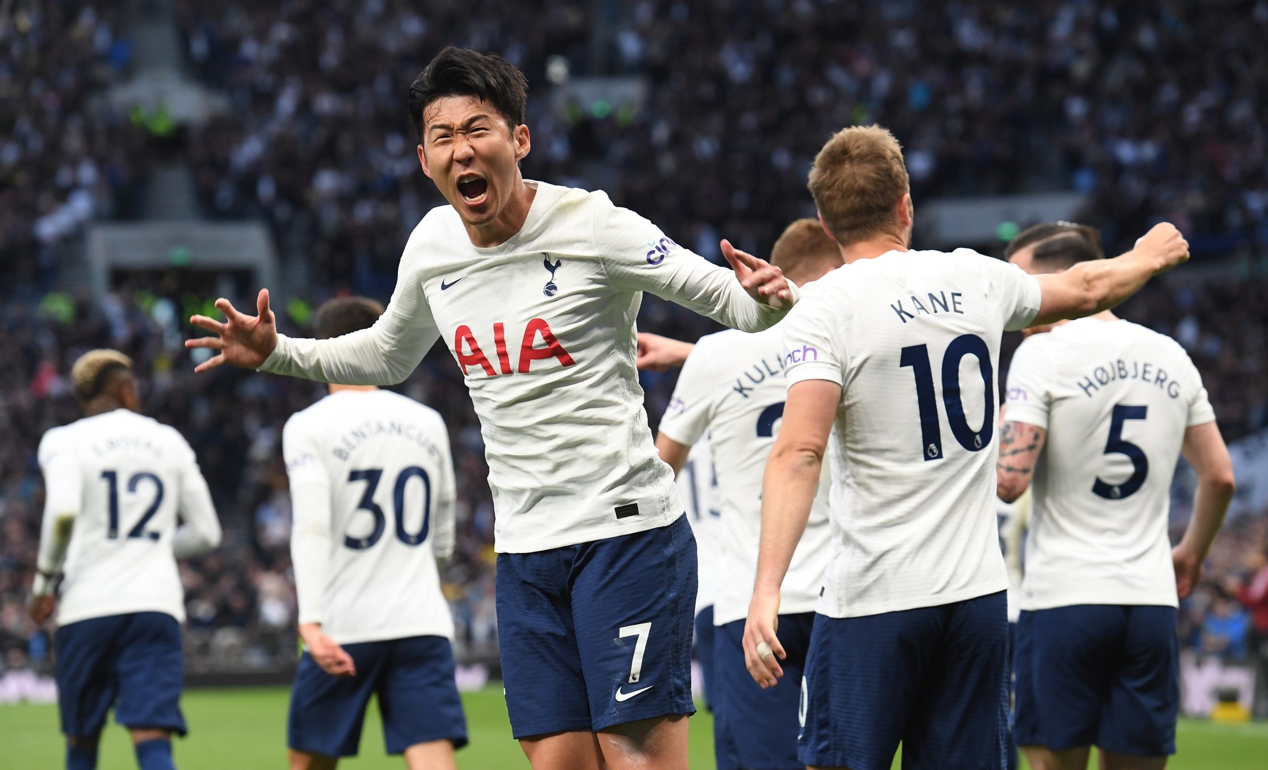 Tottenham vence derbi de Londres e aproxima-se do quarto lugar do rival Arsenal