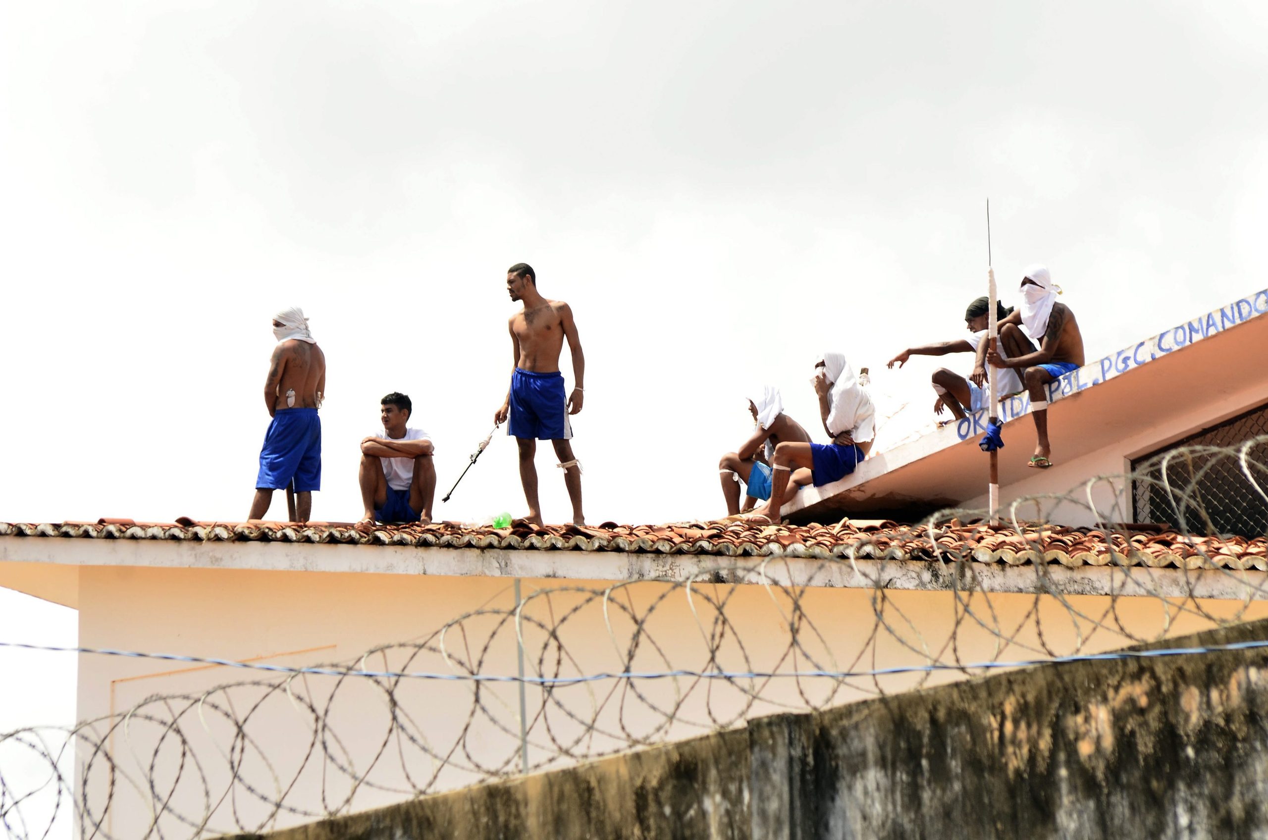 Governo do Brasil disponibiliza forças armadas para conter motins nas prisões