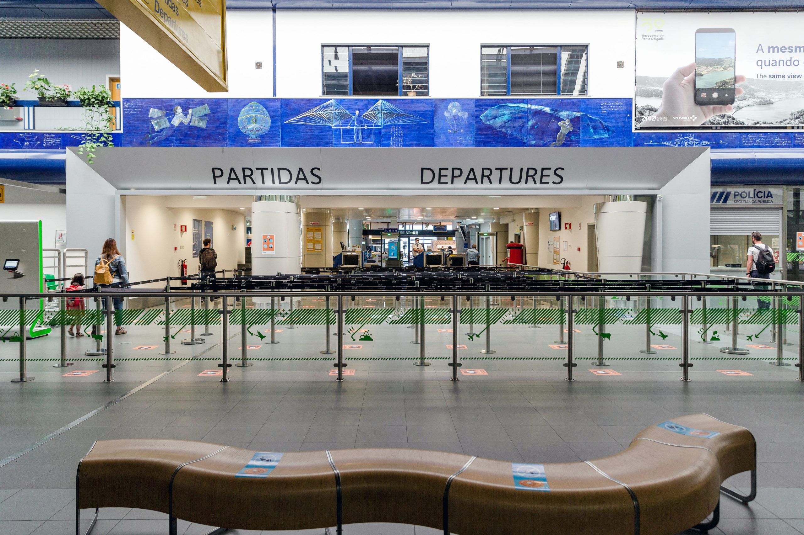 Covid-19: Bruxelas recomenda quarentenas e testes em vez de encerramento de fronteiras