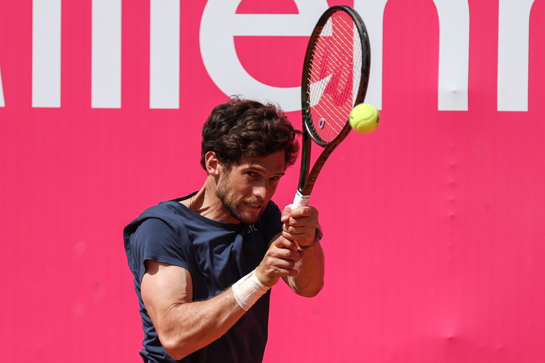Estoril Open: Pedro Sousa eliminado na primeira ronda