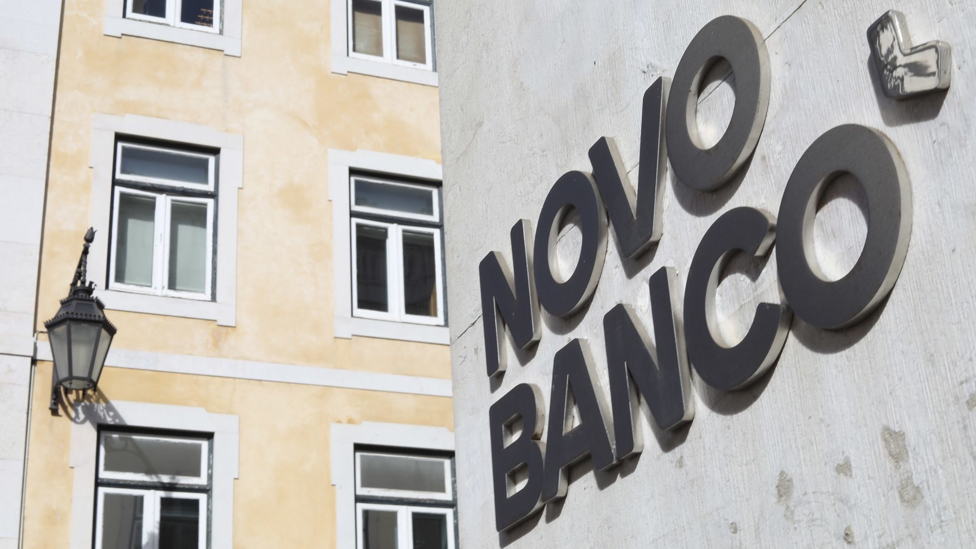 Novo Banco: Audições da comissão de inquérito arrancam com dificuldades em contactar Carlos Costa