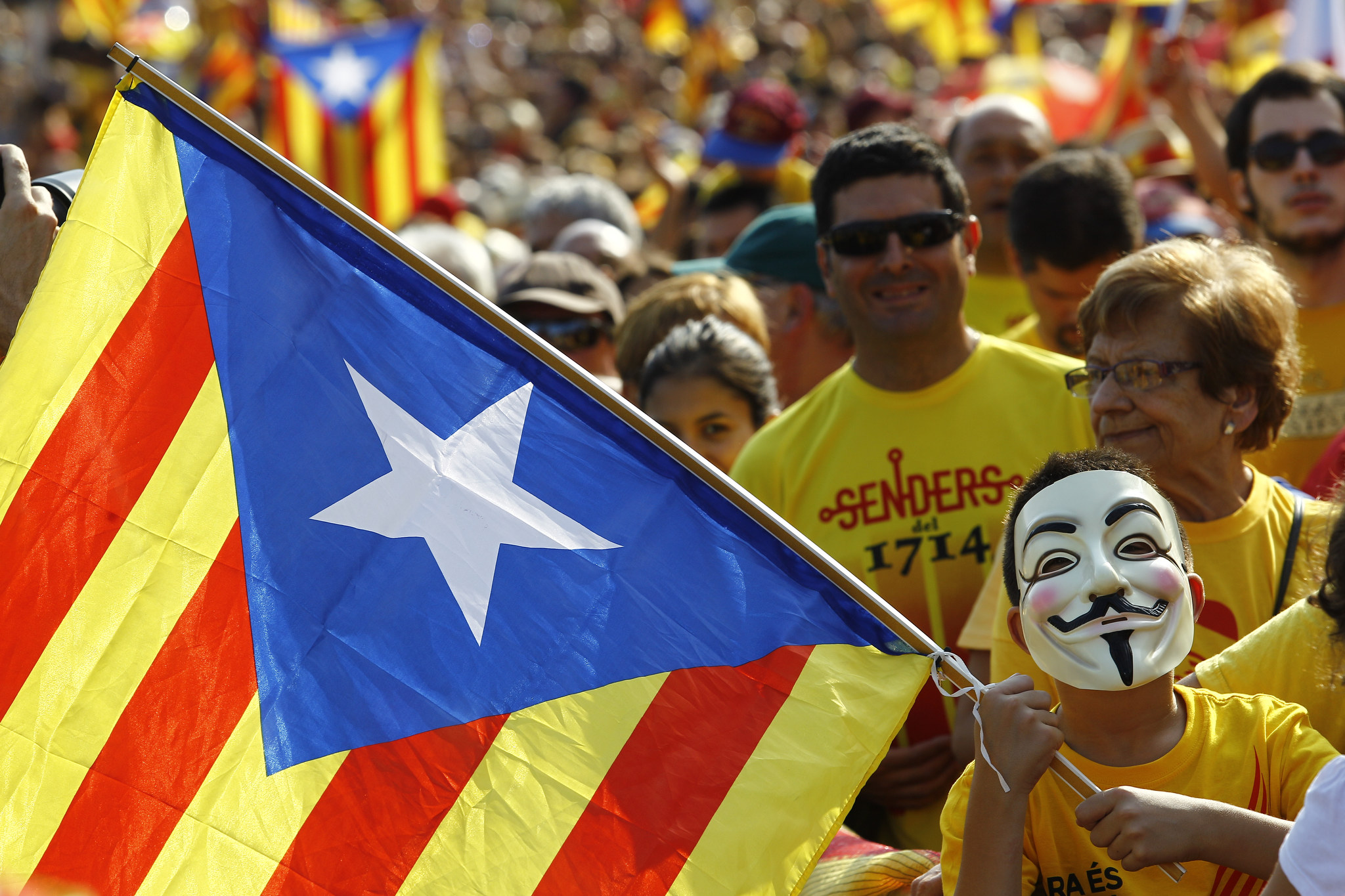 Catalunha: Luís Fazenda critica “silêncio pesadíssimo” de Portugal e da União Europeia