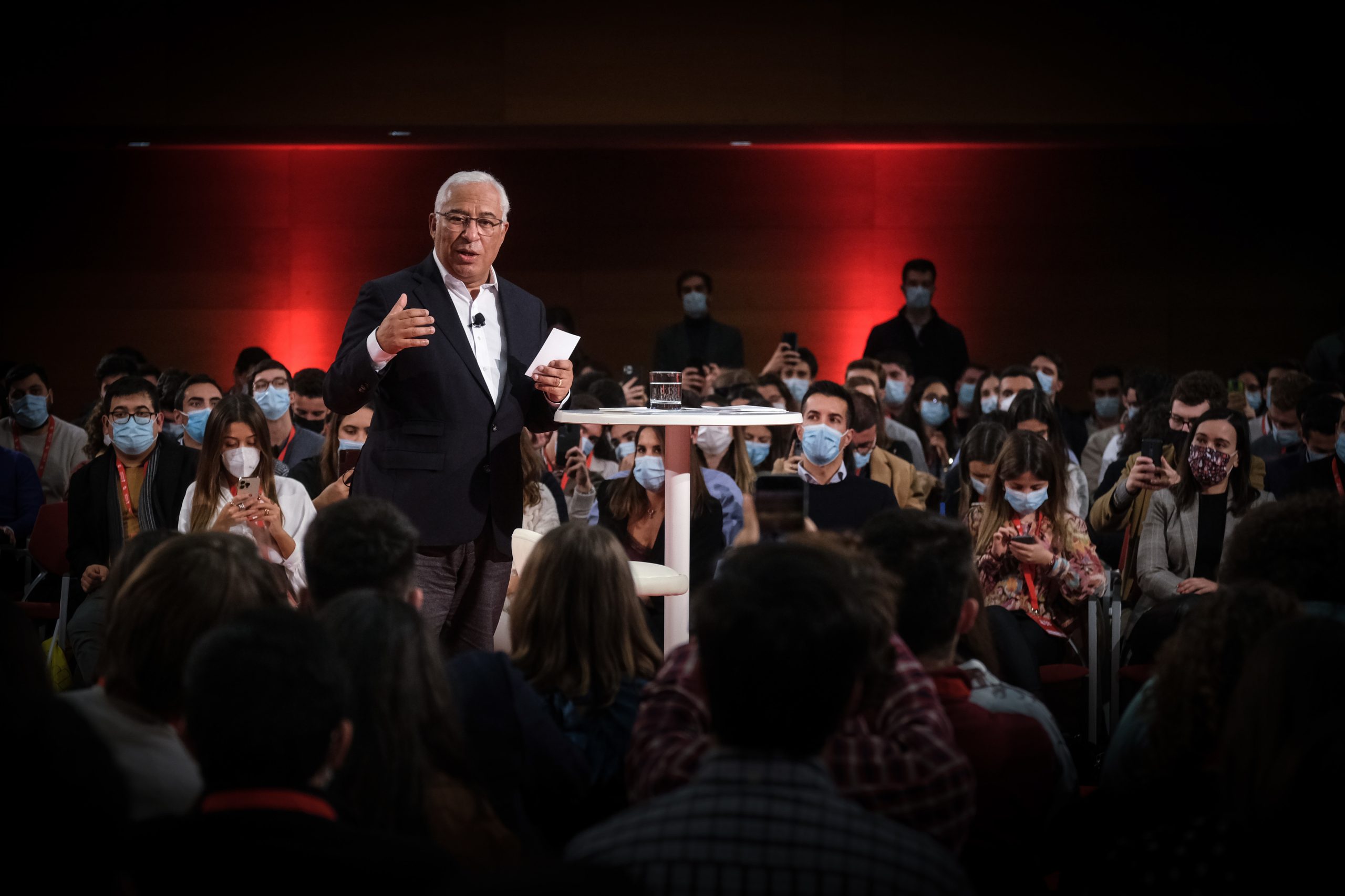 António Costa frisa que “Geringonça” acabou em 2021 e a escolha é entre ele ou Rio