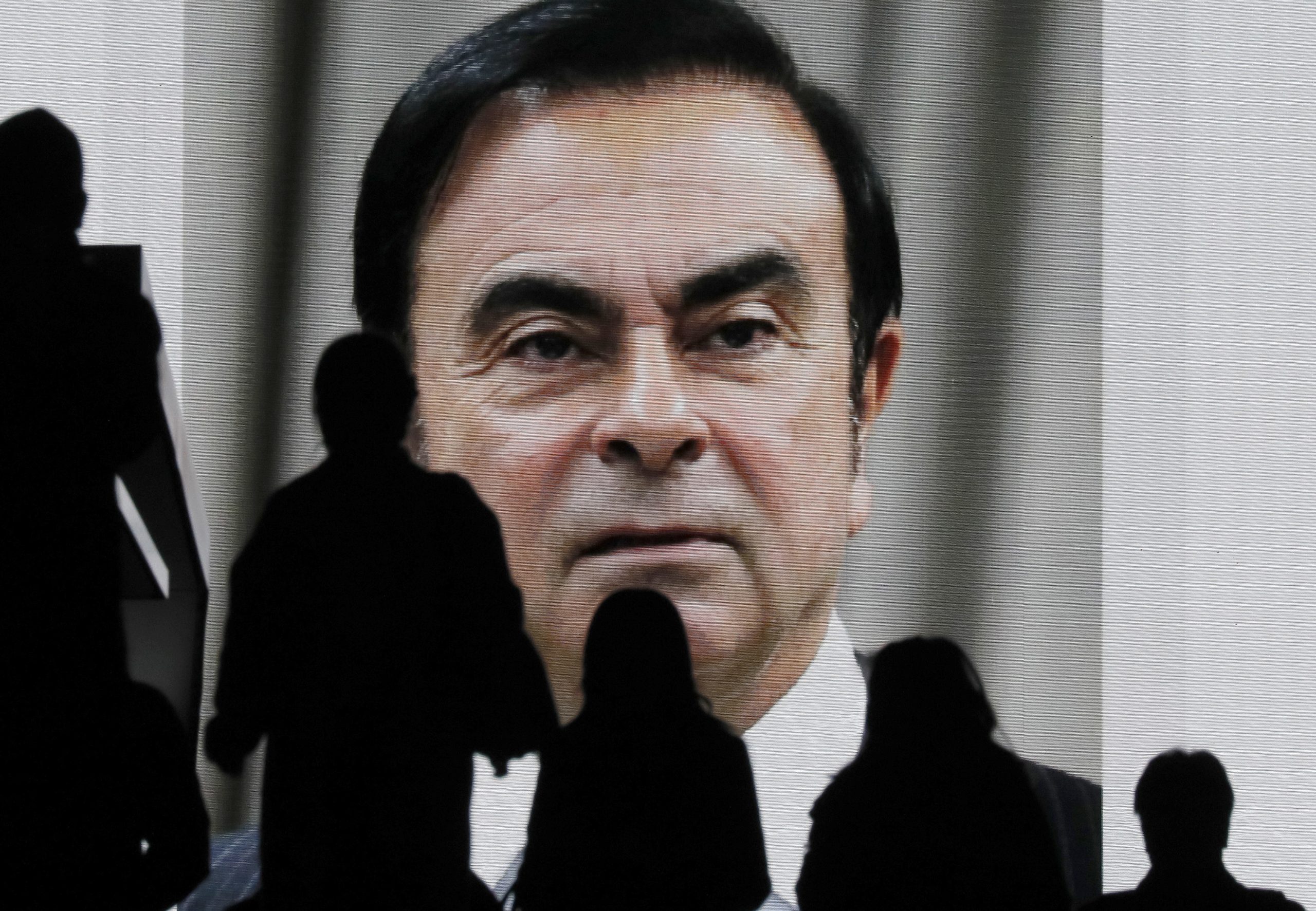 Ghosn, ex-CEO da Renault-Nissan, foi de comboio até aeroporto de Osaka para fugir do Japão