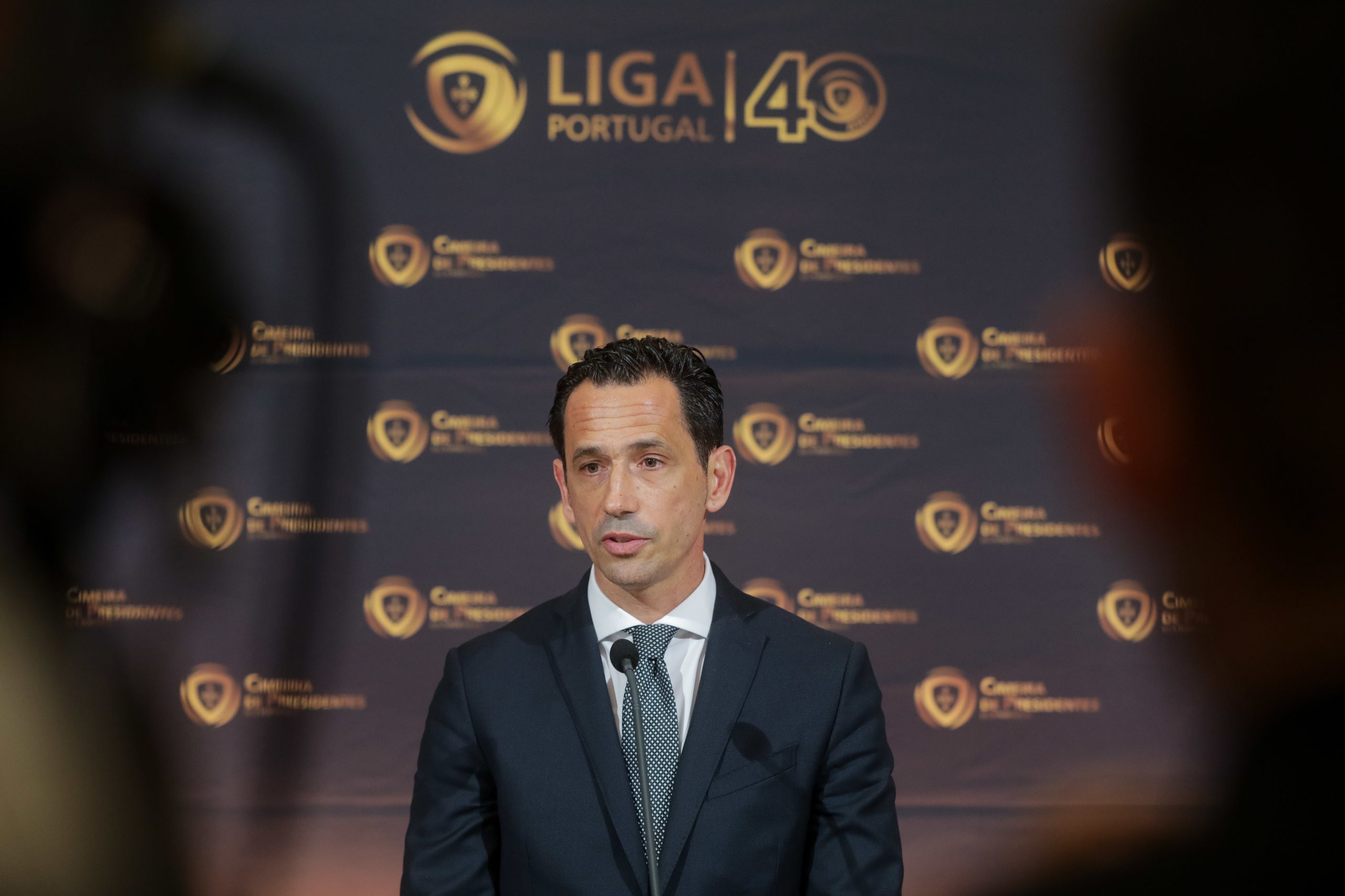 Covid-19: Liga quer evitar aglomerações junto de estádios em jogos à porta fechada