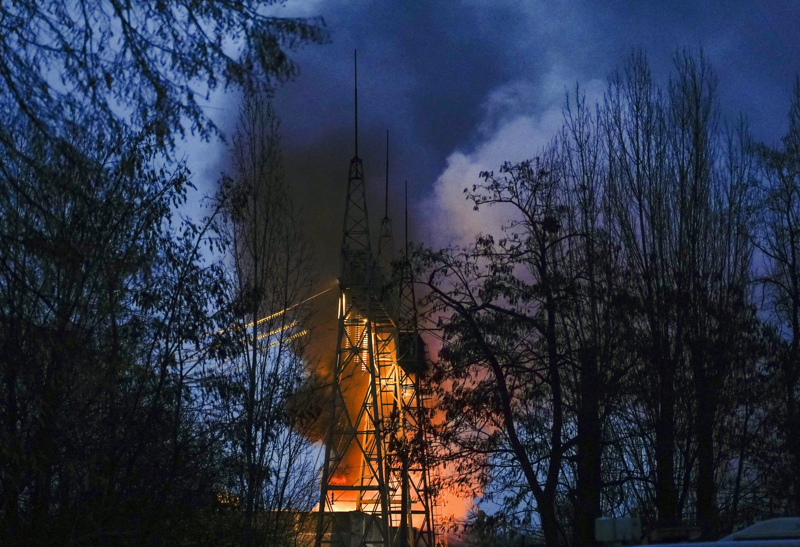 Relatos de explosões em Kiev. Já foram abatidos 15 mísseis