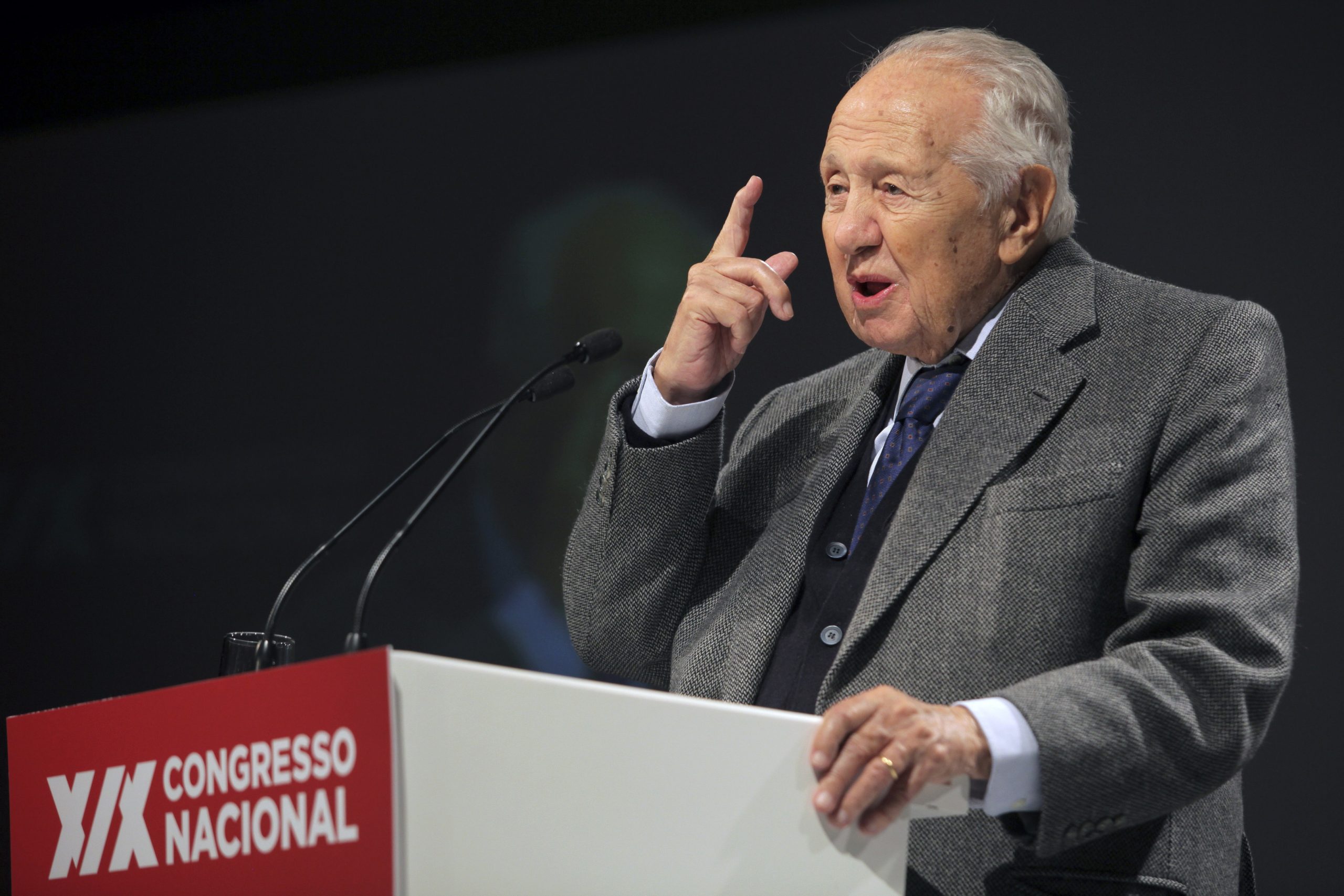 Mário Soares: “O líder histórico” do PS que “ajudou a moldar a democracia”, lembram socialistas europeus