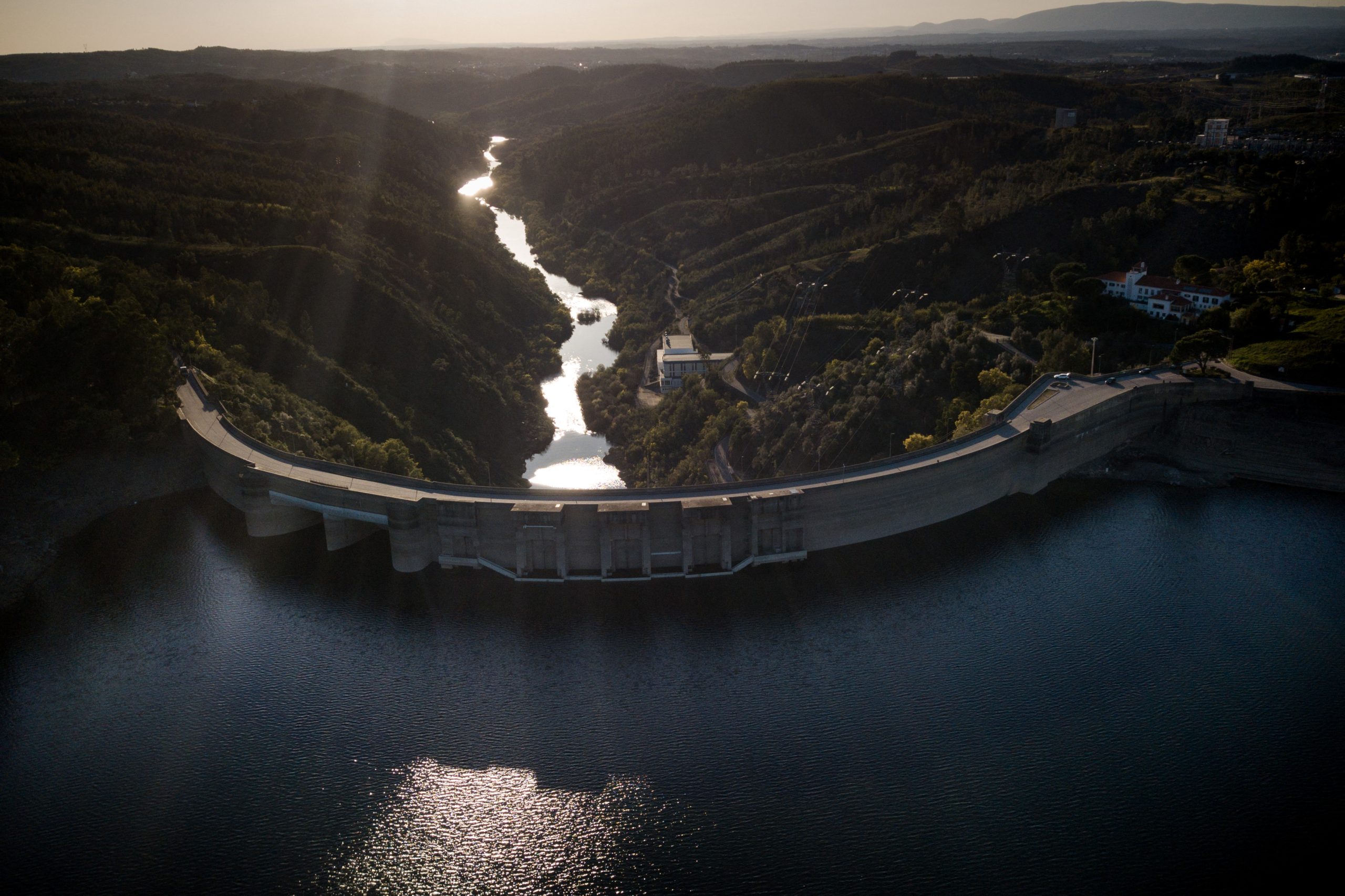 Leilão solar flutuante: Adjudicados seis dos sete lotes. Barragem de Castelo de Bode fica à espera de oferta melhorada