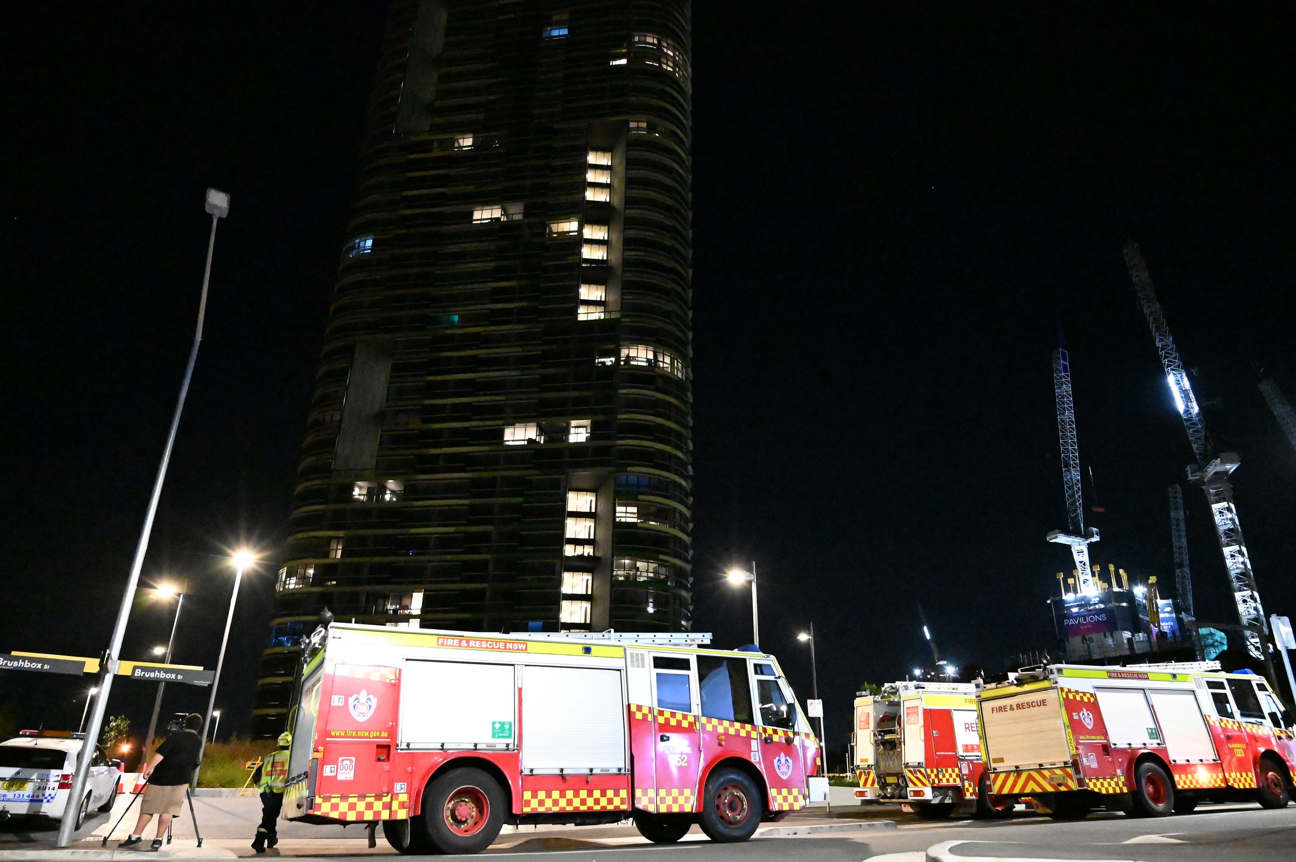 Milhares retirados de torre em Sidney depois de sons da estrutura a rachar