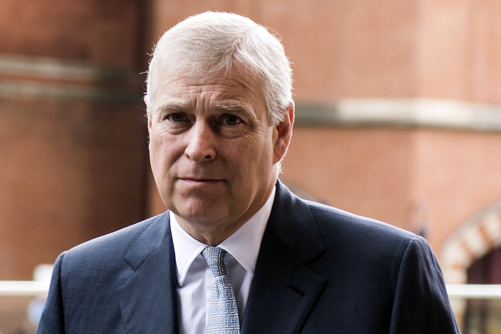 Mulher que acusa príncipe André de abuso sexual pede apoio aos britânicos