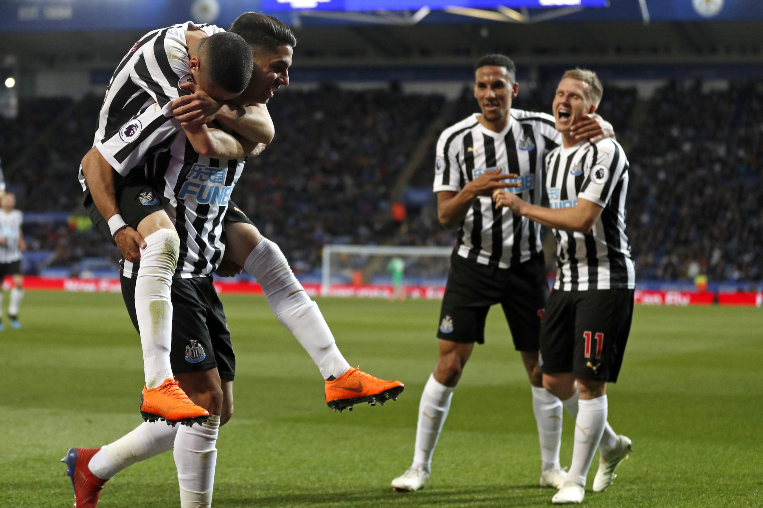 Newcastle volta aos triunfos à custa do Leicester, de Ricardo Pereira