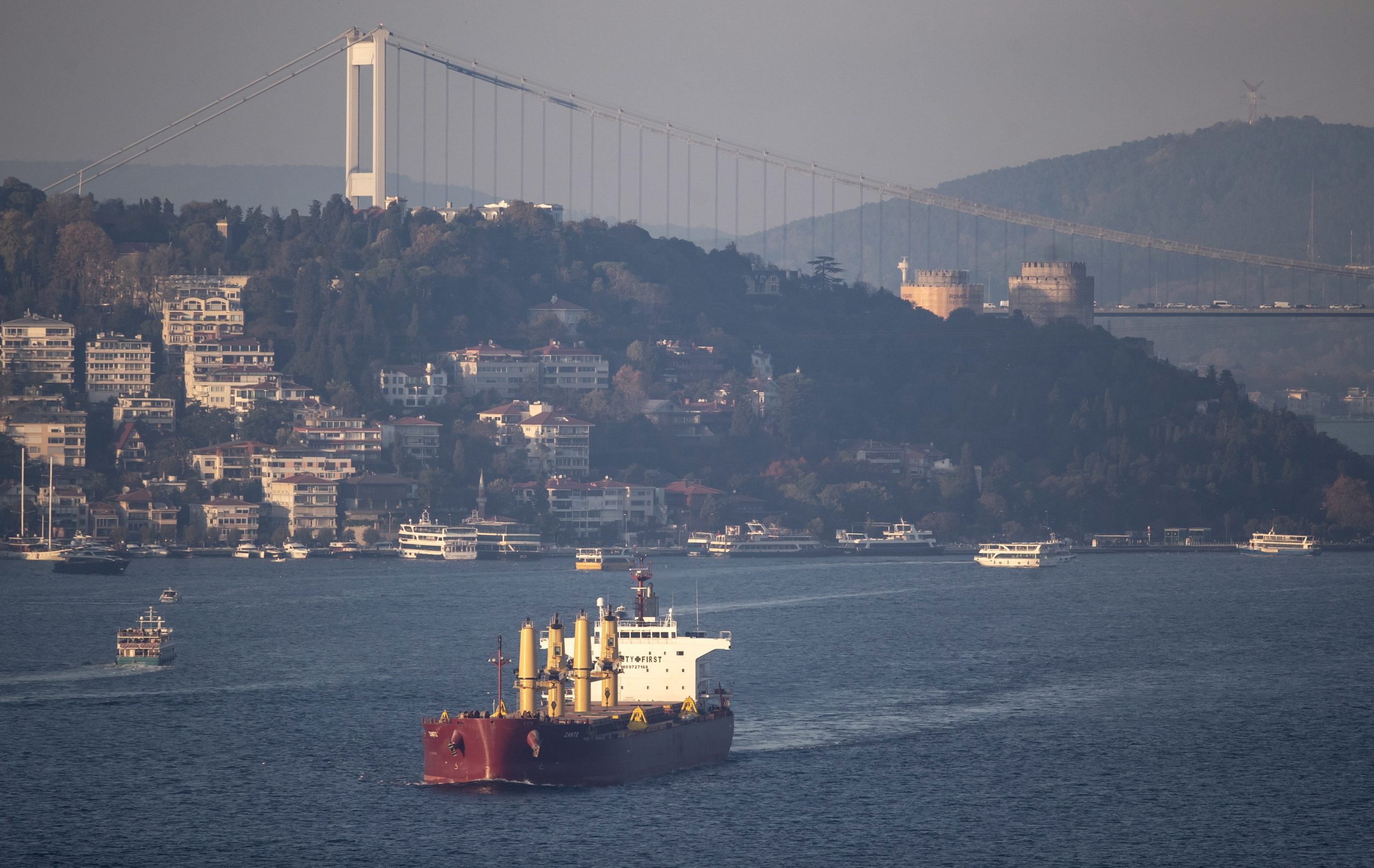 Turquia impede acesso pelos Estreitos a draga-minas britânicos doados a Kiev