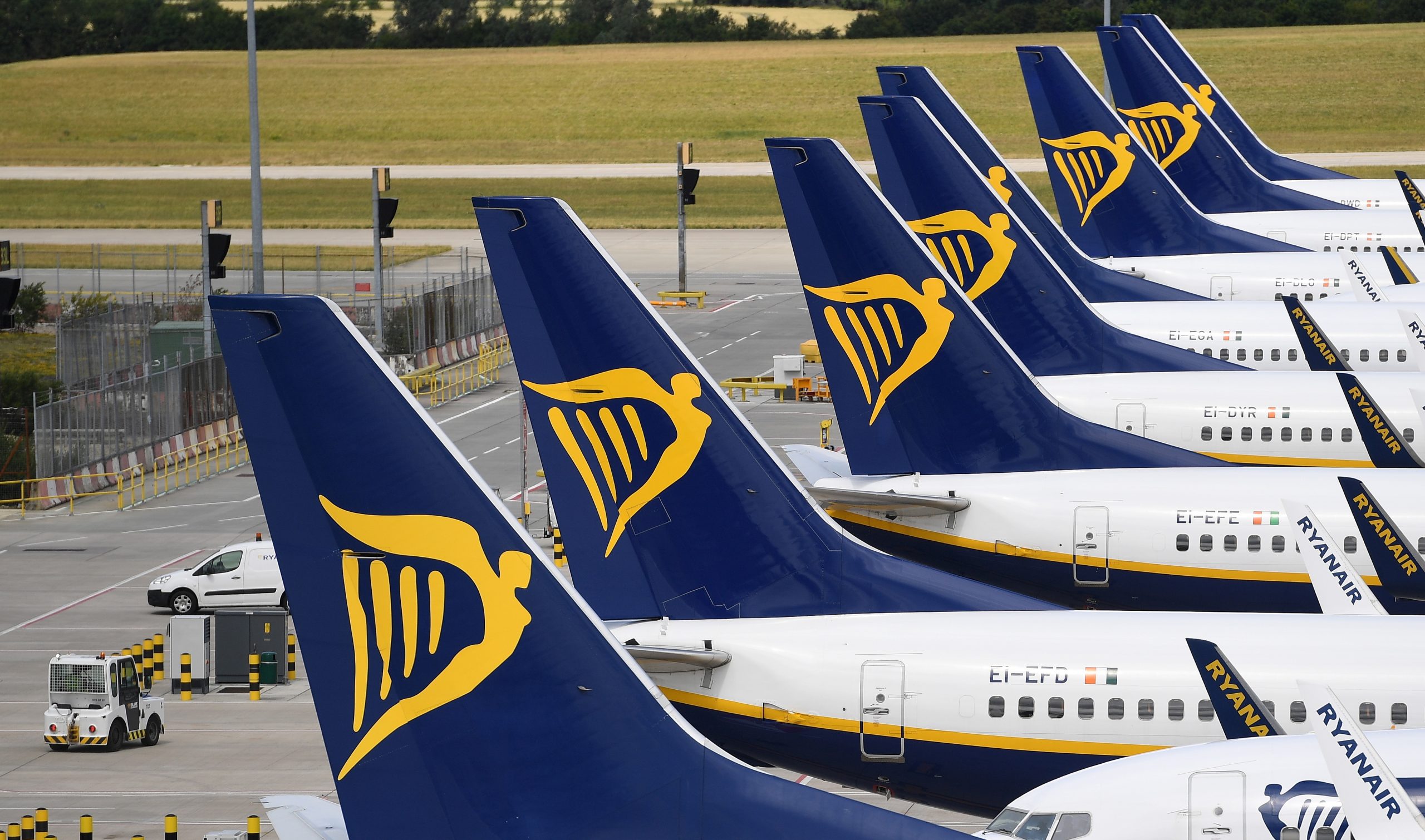 Sindicato acusa Ryanair de violar Código do Trabalho com despedimento coletivo no Porto