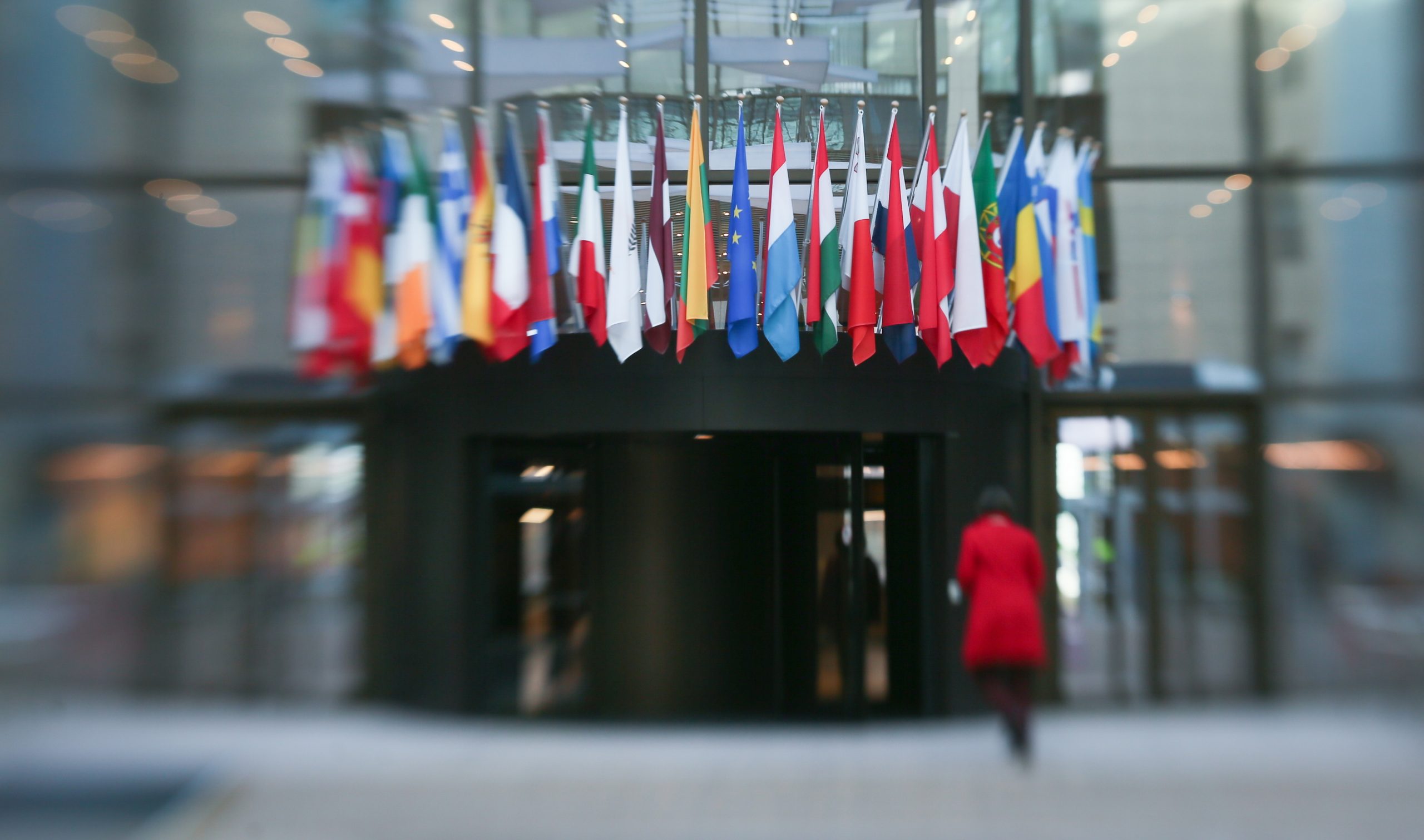 Surto mostrou que não é solução países da União Europeia virarem-se para dentro, defende a presidente da Comissão Europeia