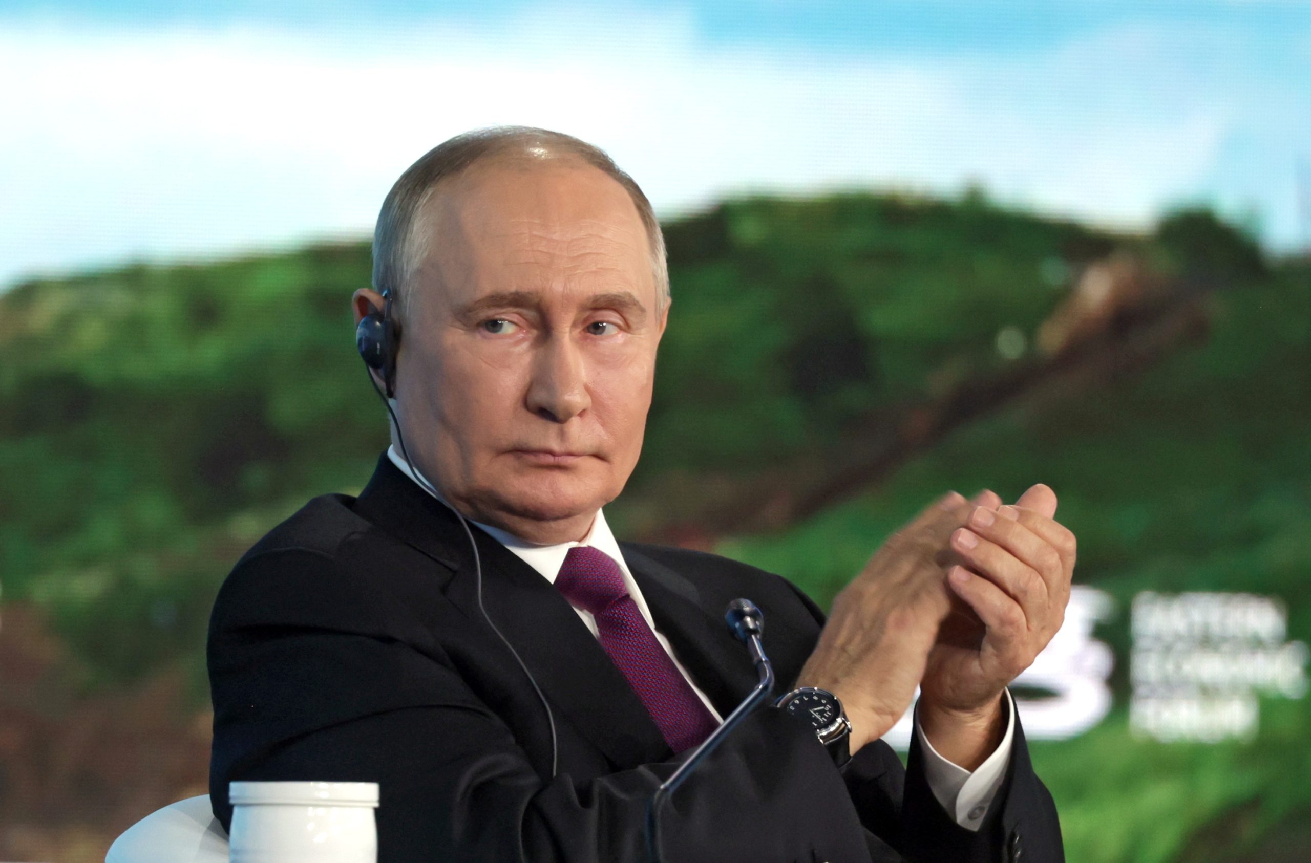 Entre ironias e subterfúgios, Putin declara apoio a candidatura de Kamala Harris