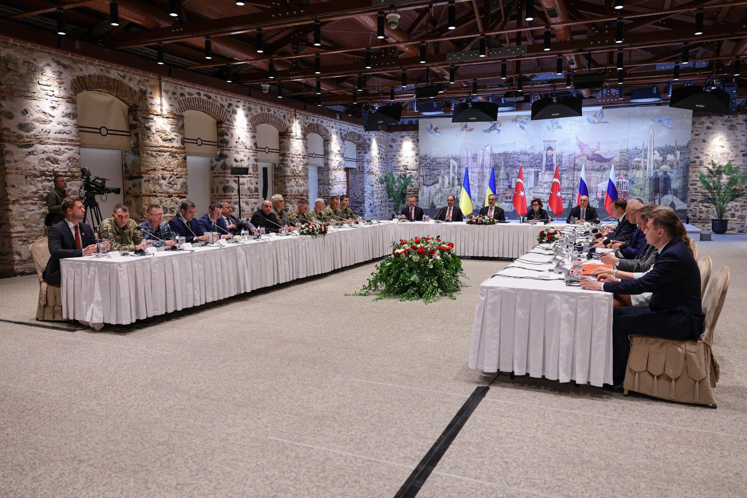 Delegações russa e ucraniana abandonam Istambul sem resultados significativos