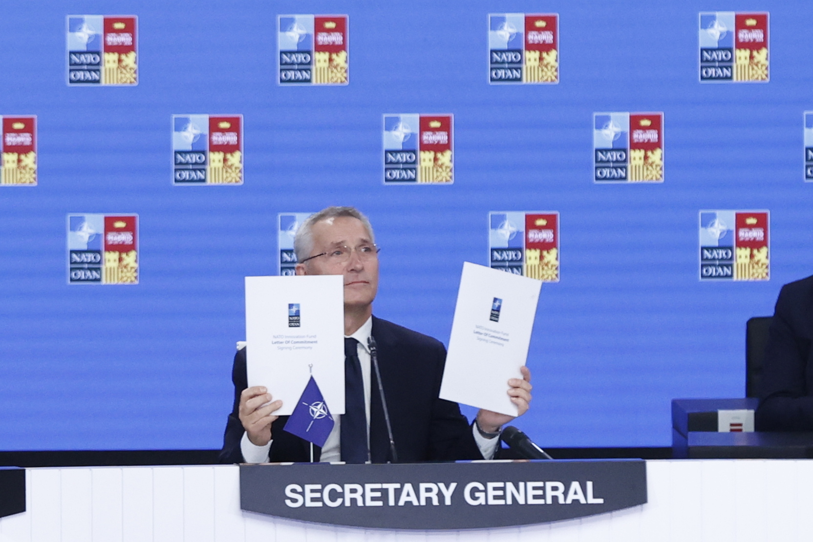 Protocolos de adesão à NATO da Finlândia e da Suécia assinados hoje