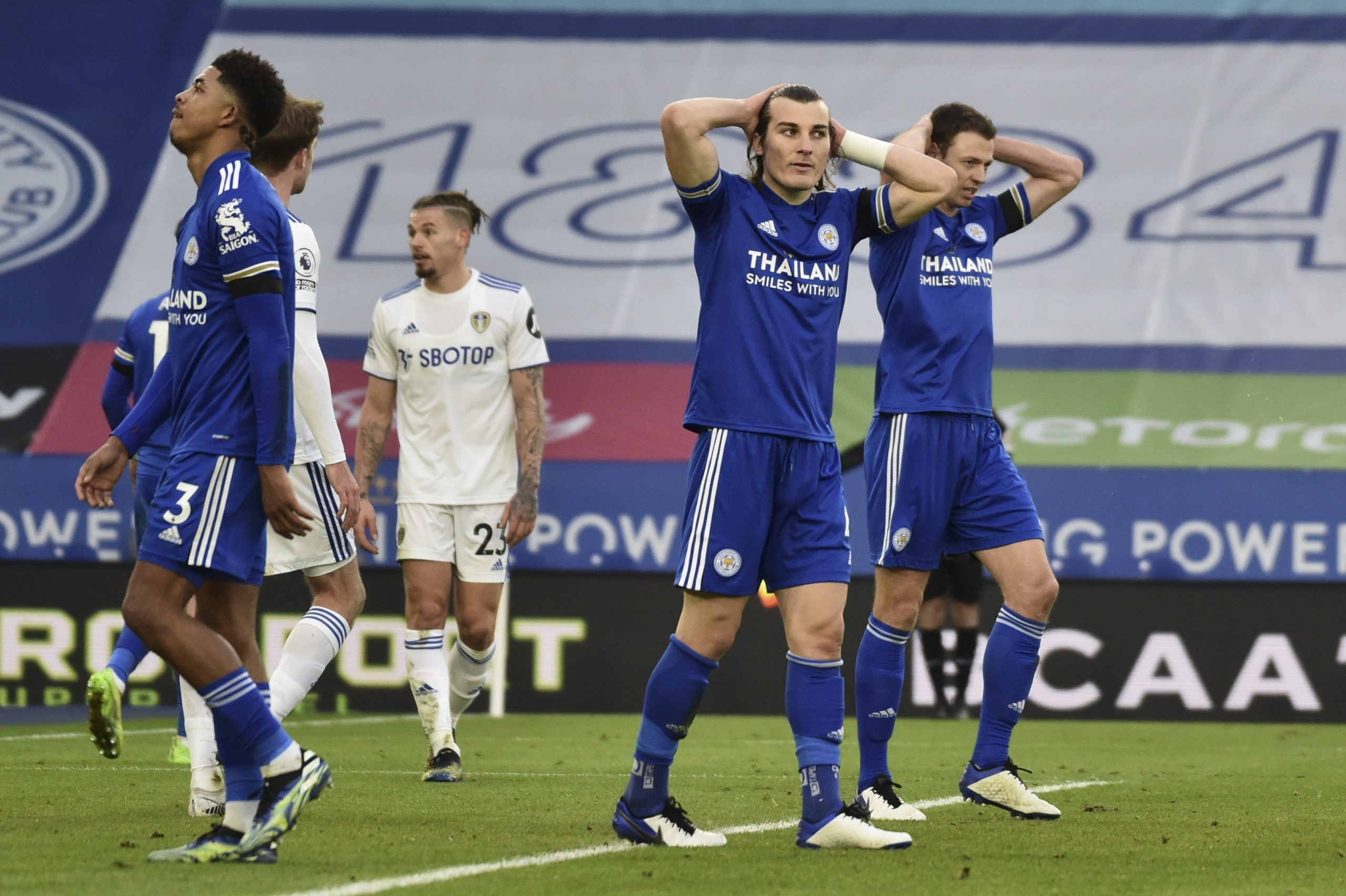 Leicester perde em casa com Leeds e falha segundo lugar em Ingaterra