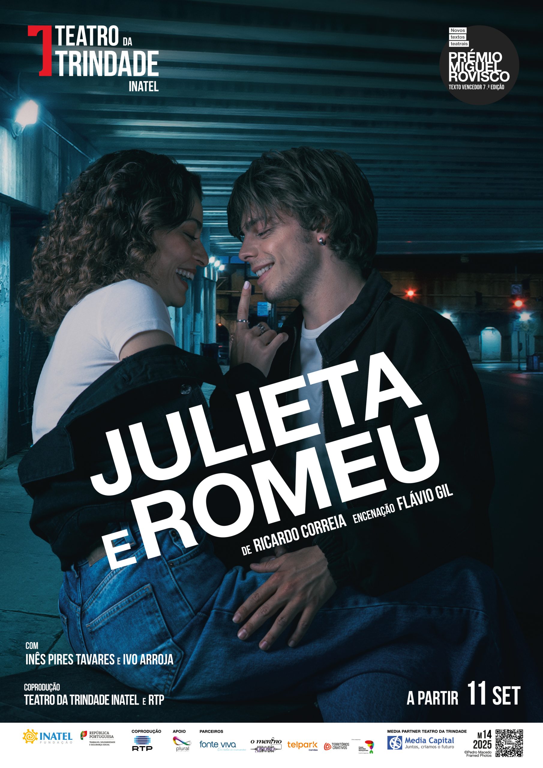 “Julieta e Romeu” estreia no Teatro da Trindade com versão moderna do clássico de Shakespeare