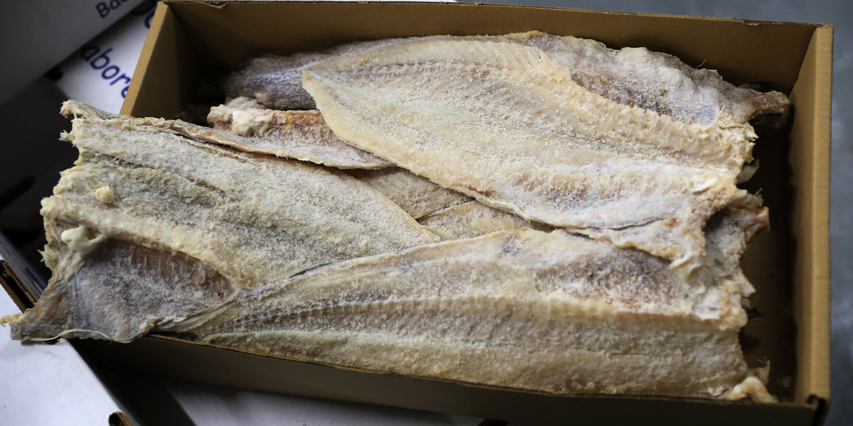 Natal representa 30% das vendas de bacalhau, mas preço pode ameaçar tradição