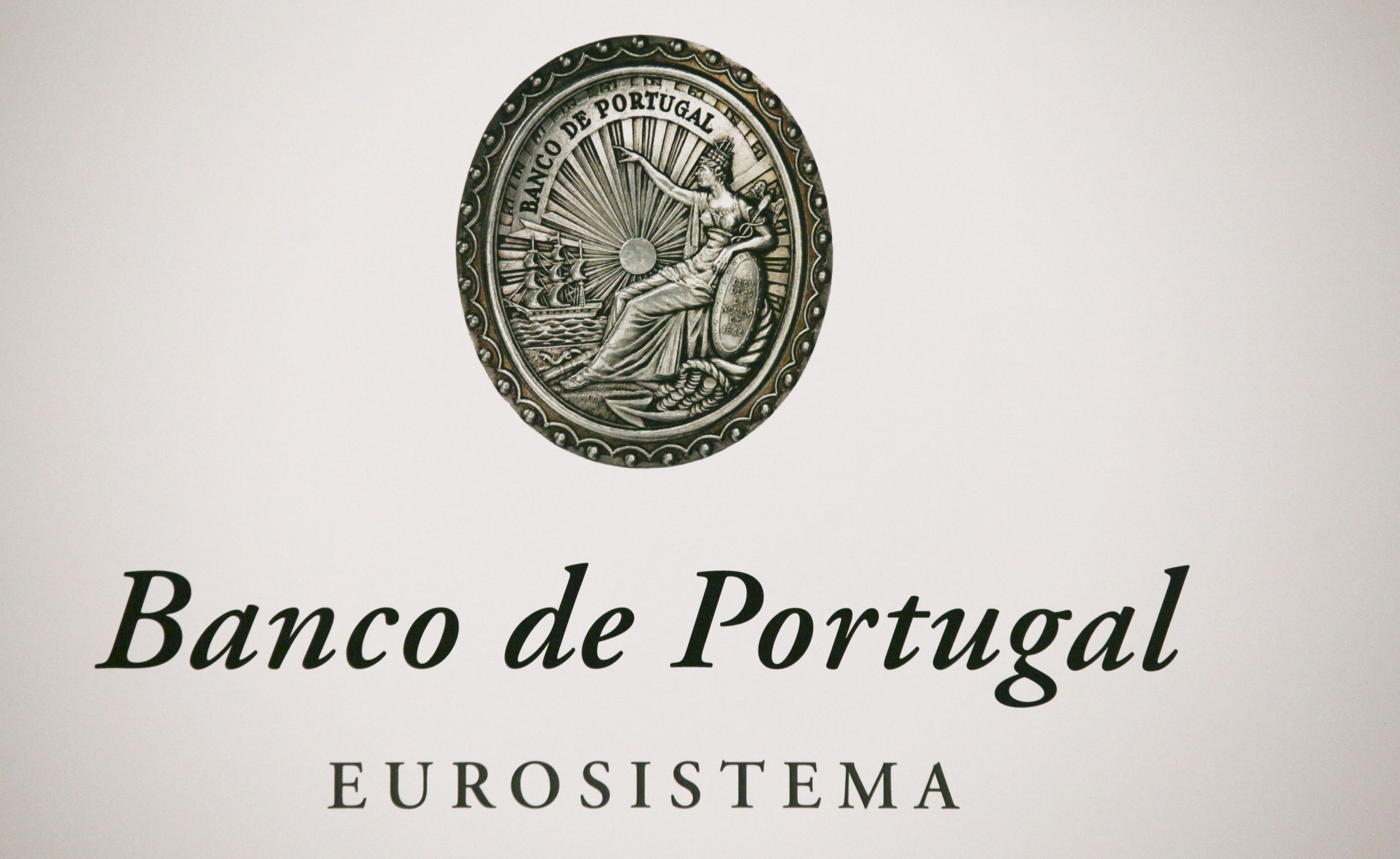 Fundos de investimento querem que Banco de Portugal volte a negociar solução