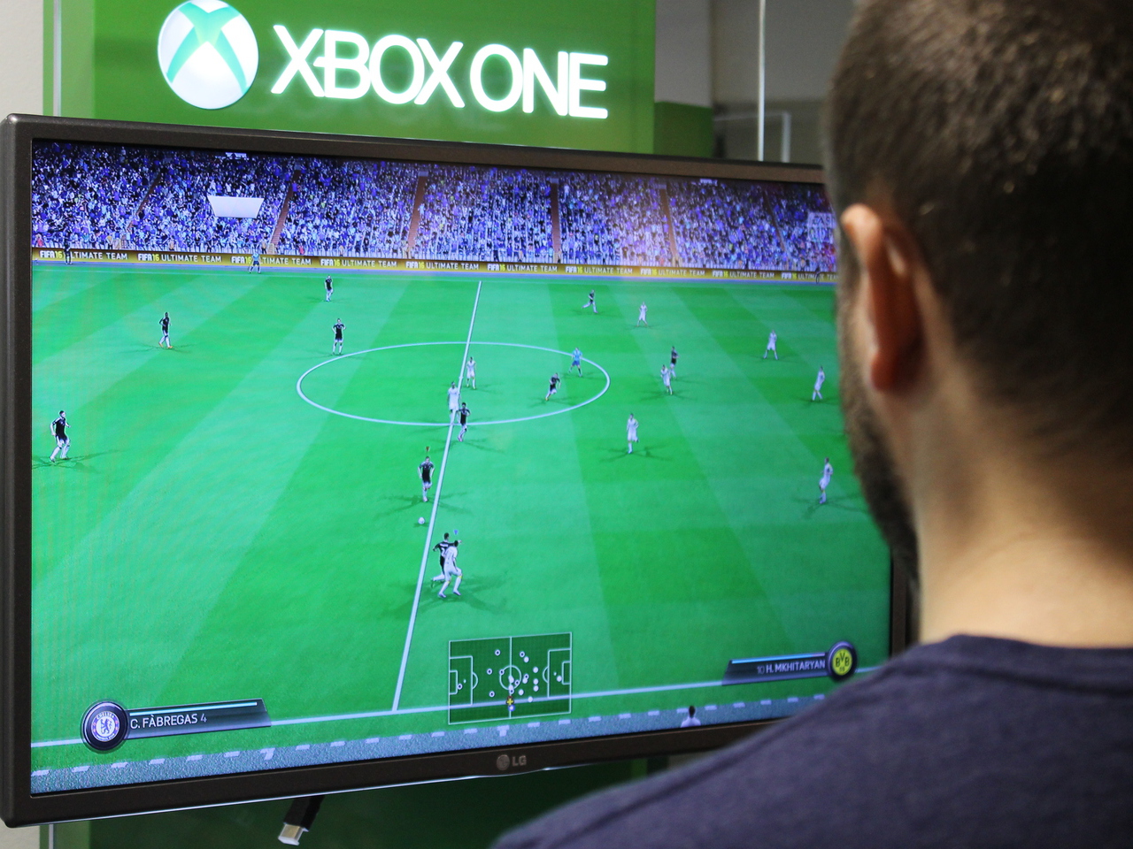 Redes sociais e videojogos são as maiores ameaças à Premier League, diz responsável da competição