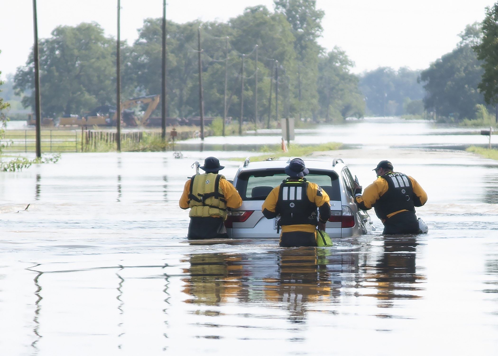 EUA: Texas adverte mais de 100 gasolineiras por subirem preços durante furacão Harvey