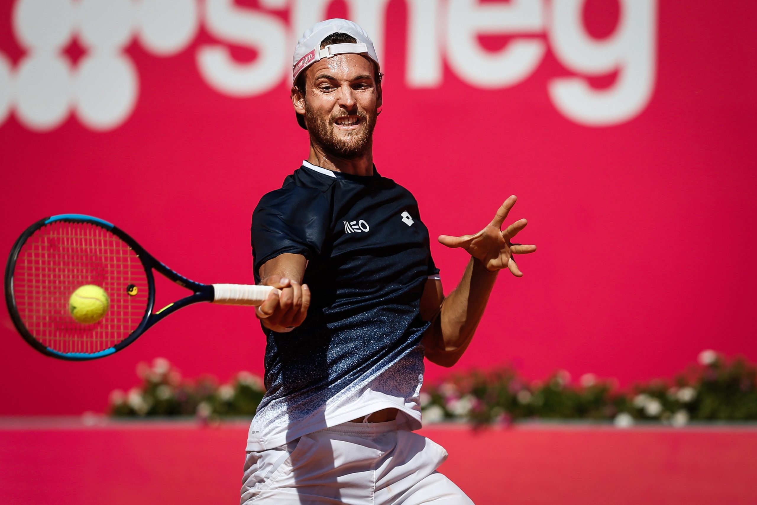 João Sousa eliminado na primeira ronda do Estoril Open