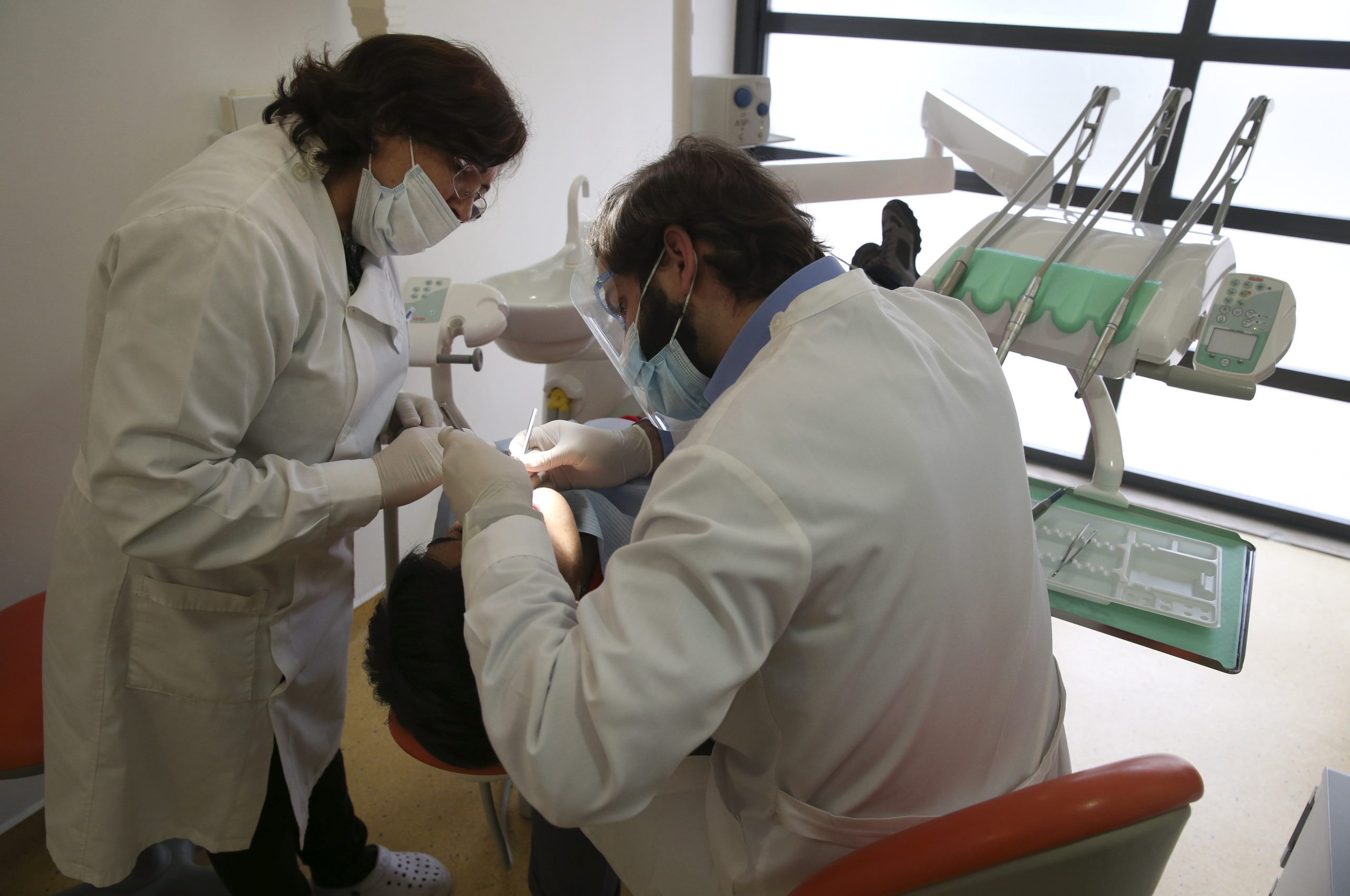 Portugal perde número recorde de médicos dentistas