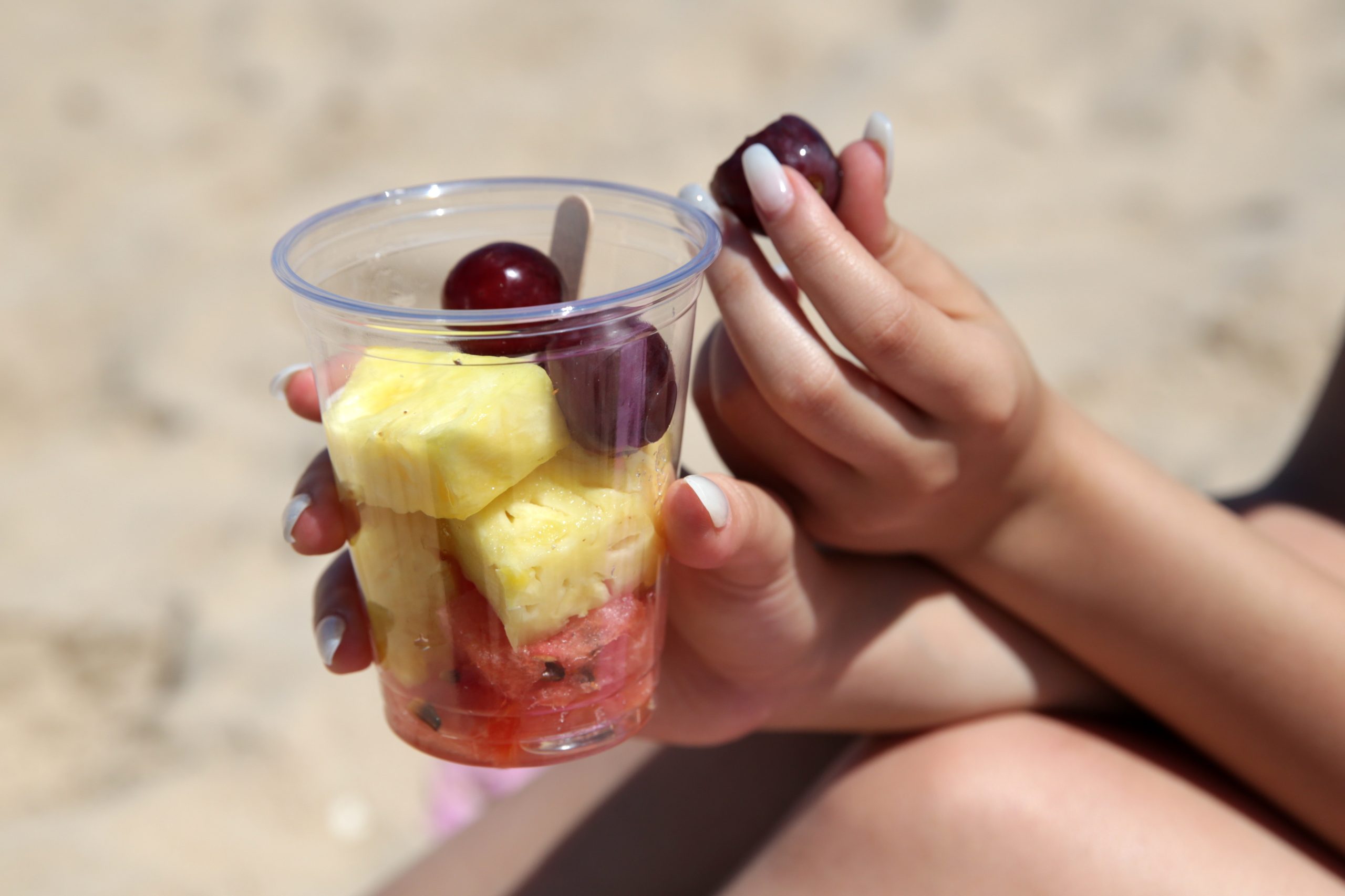 “Capitão fruta”, uma alternativa saudável ao tradicional bolo na praia