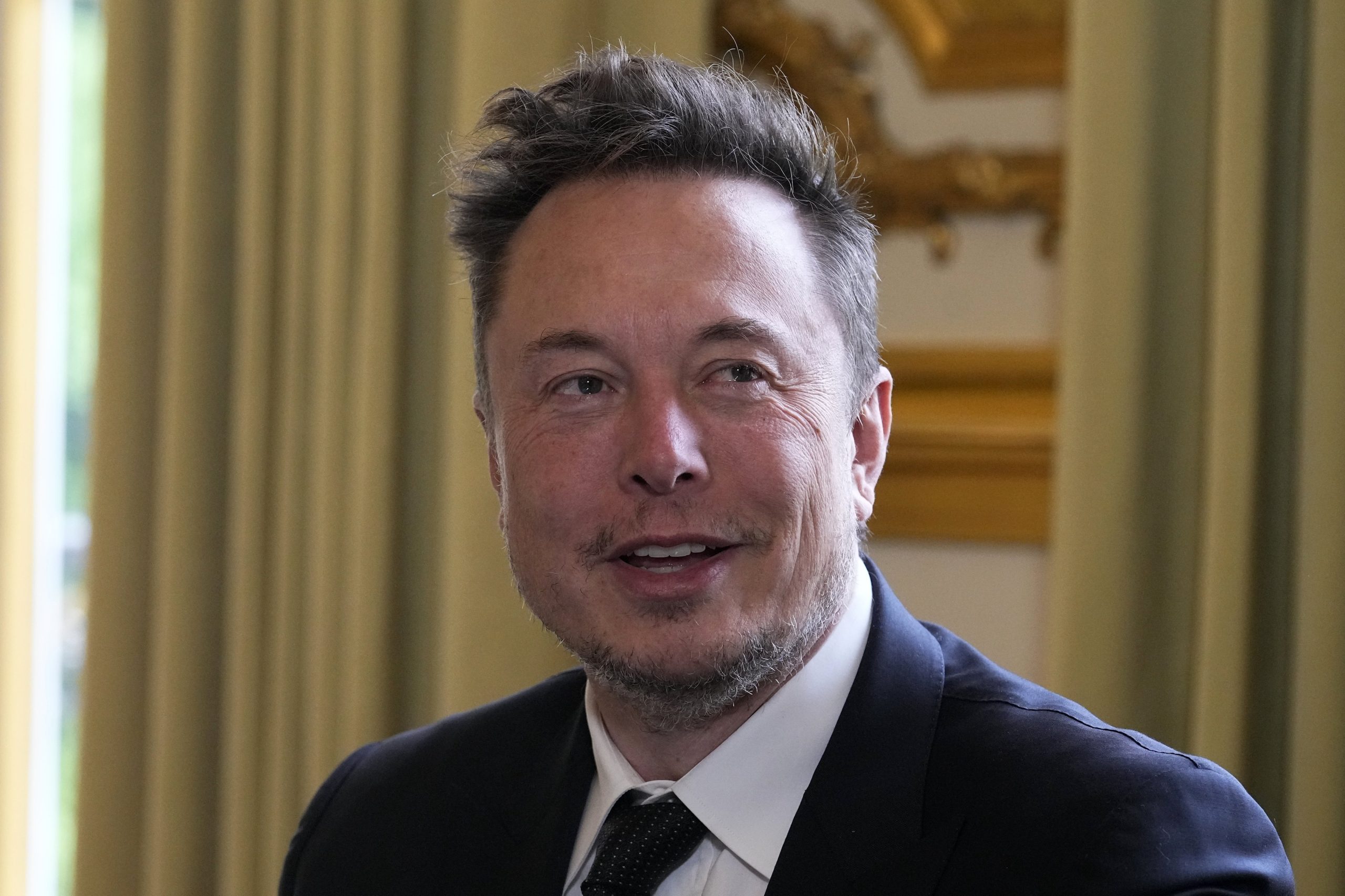 Forbes coloca Elon Musk novamente com o título de pessoa mais rica do mundo