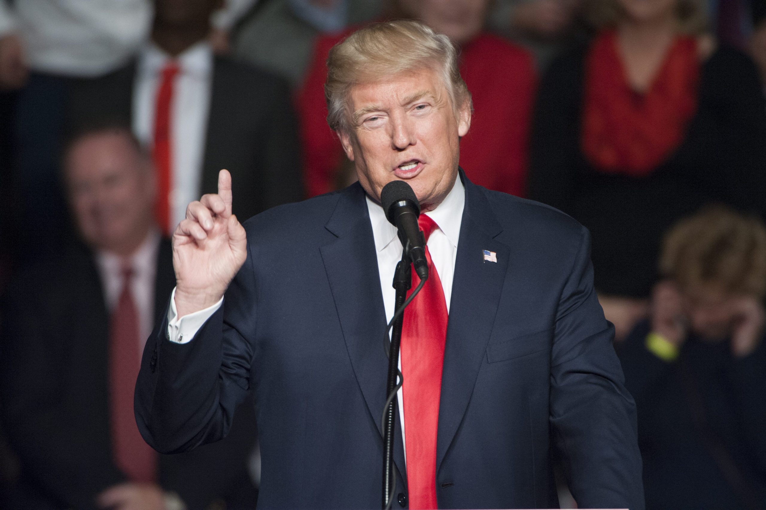 Trump diz que os EUA vão construir zonas seguras na Síria pagas pelos países do Golfo