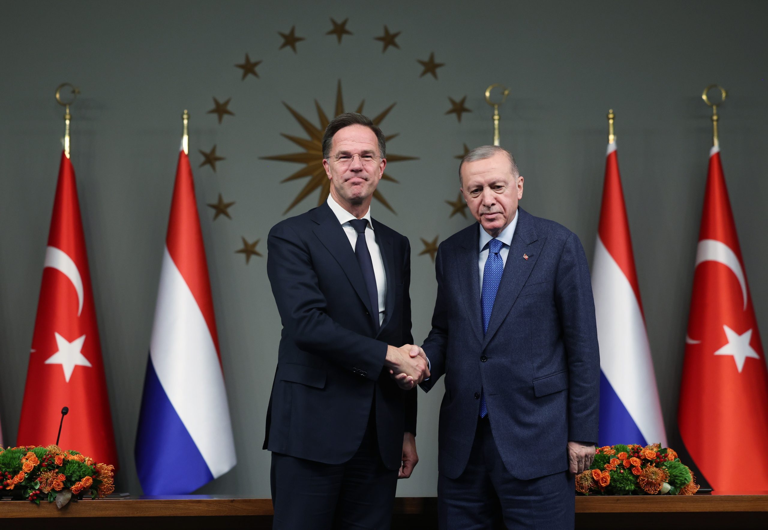 Turquia anuncia apoio a candidatura de Mark Rutte à liderança da NATO