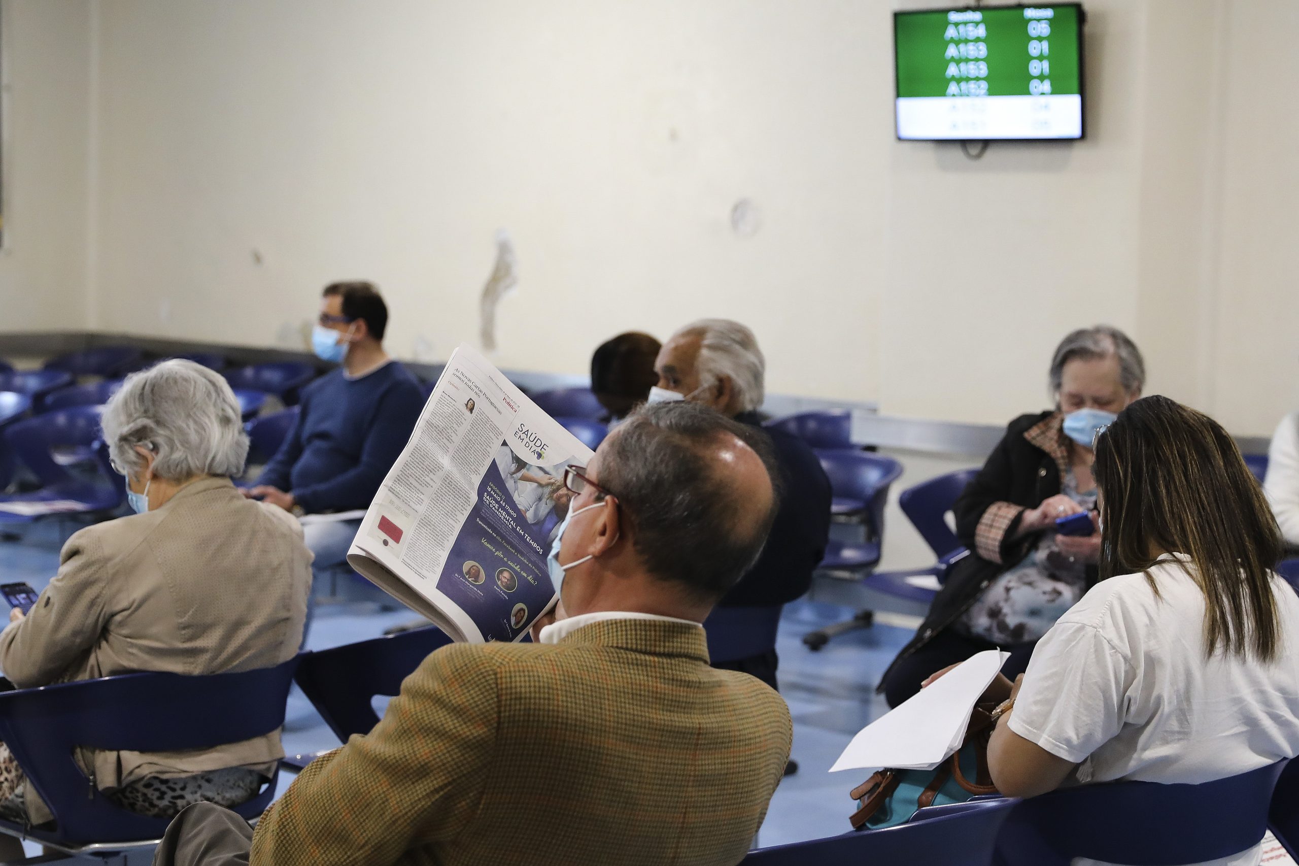 Normalidade do Hospital Santa Maria regressou com corredores cheios de doentes