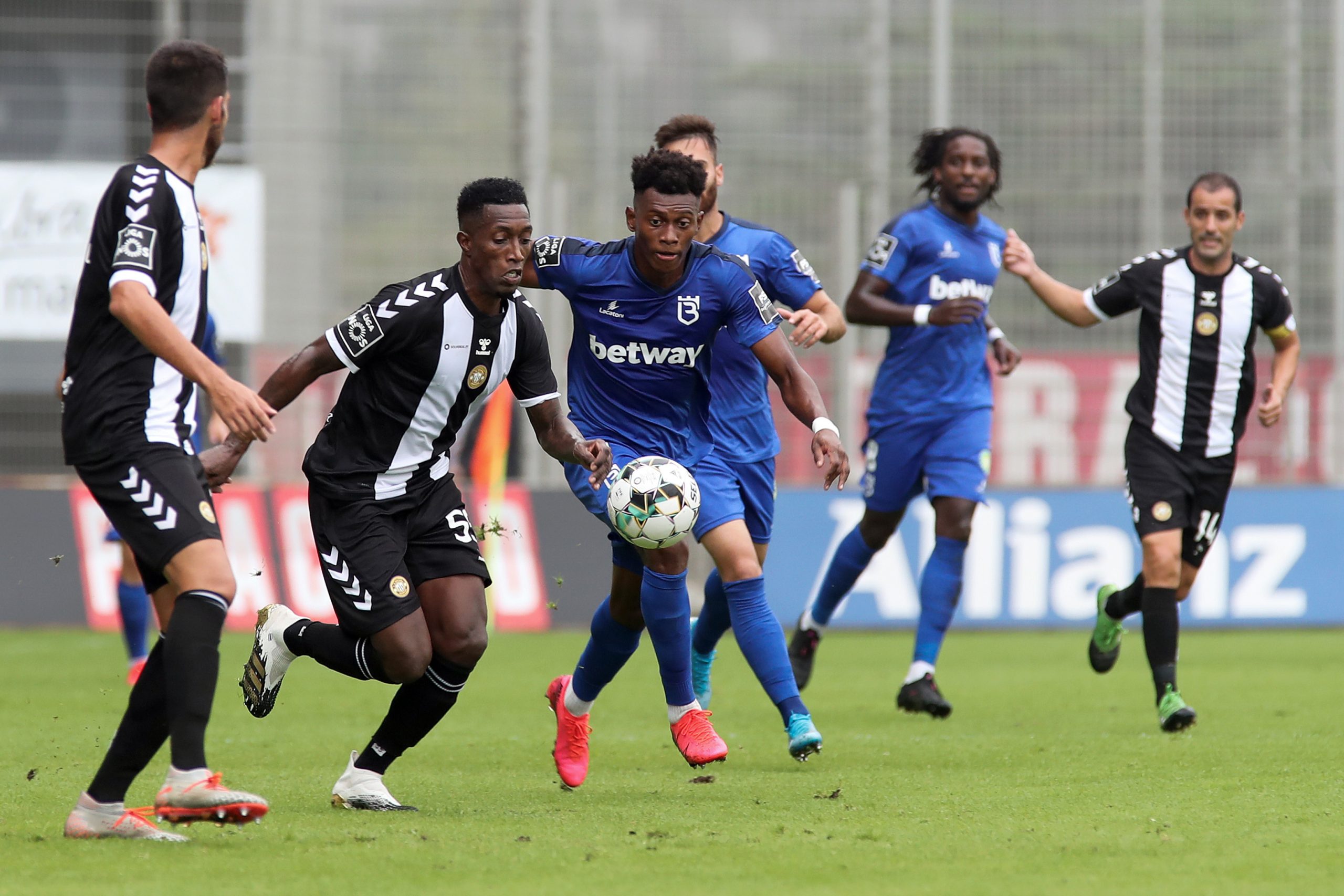 Nacional sobe ao quinto lugar ao empatar em casa com Belenenses SAD