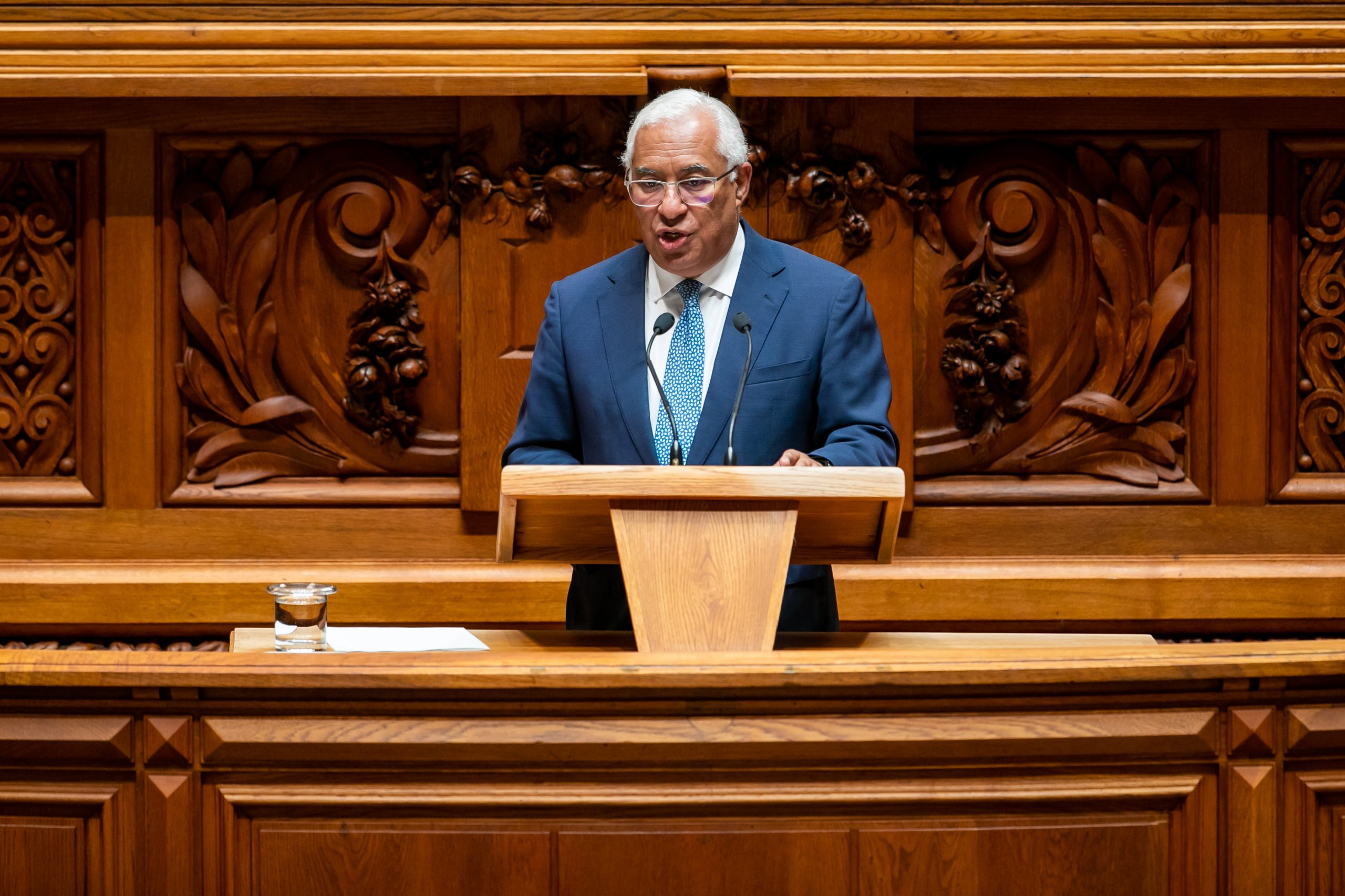António Costa responde hoje no parlamento a temas como o próximo Orçamento do Estado, descida do IRC e o novo aeroporto