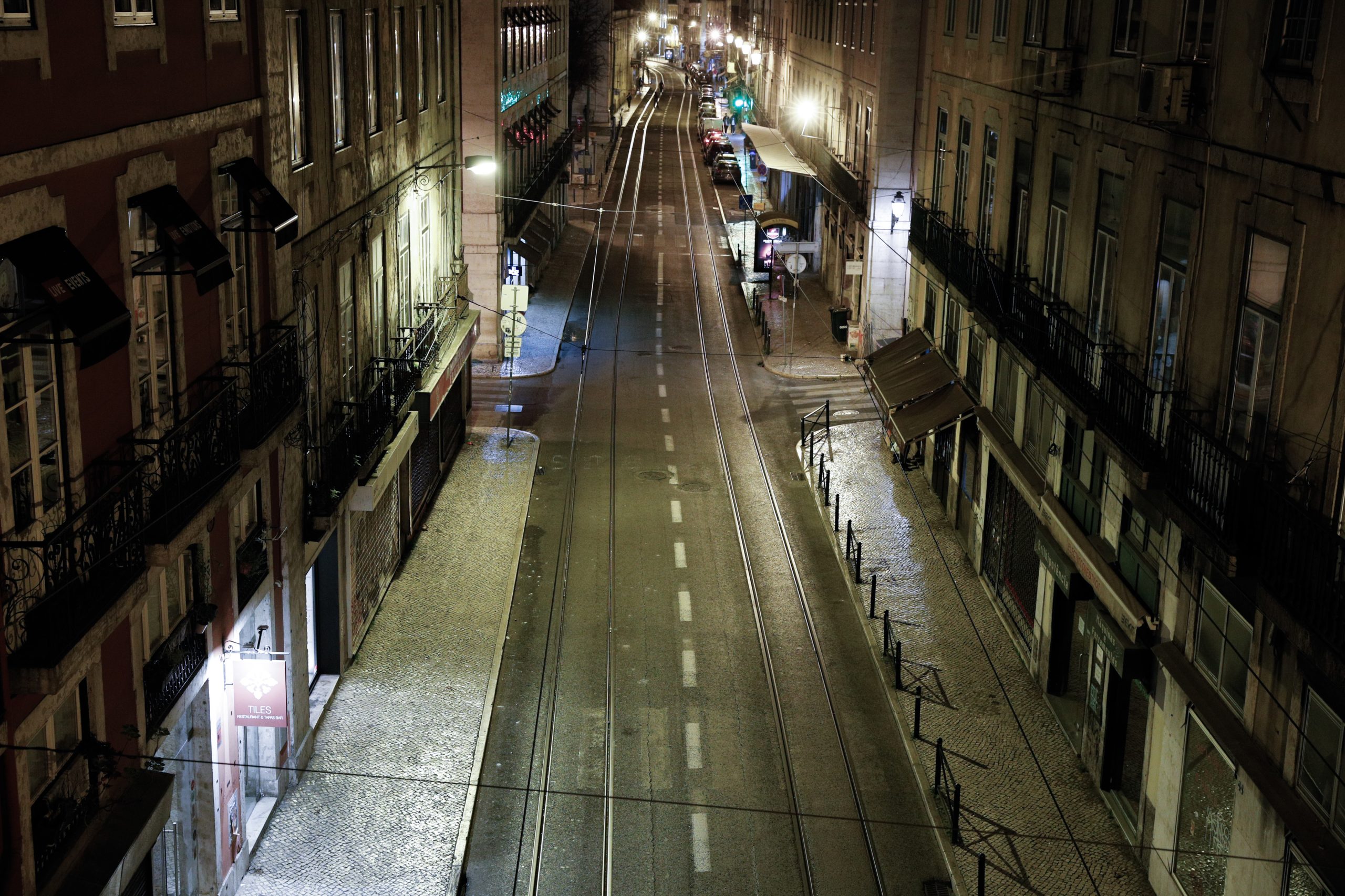 Lisboa. Bairro Alto e Cais do Sodré desertos em noite de recolher obrigatório